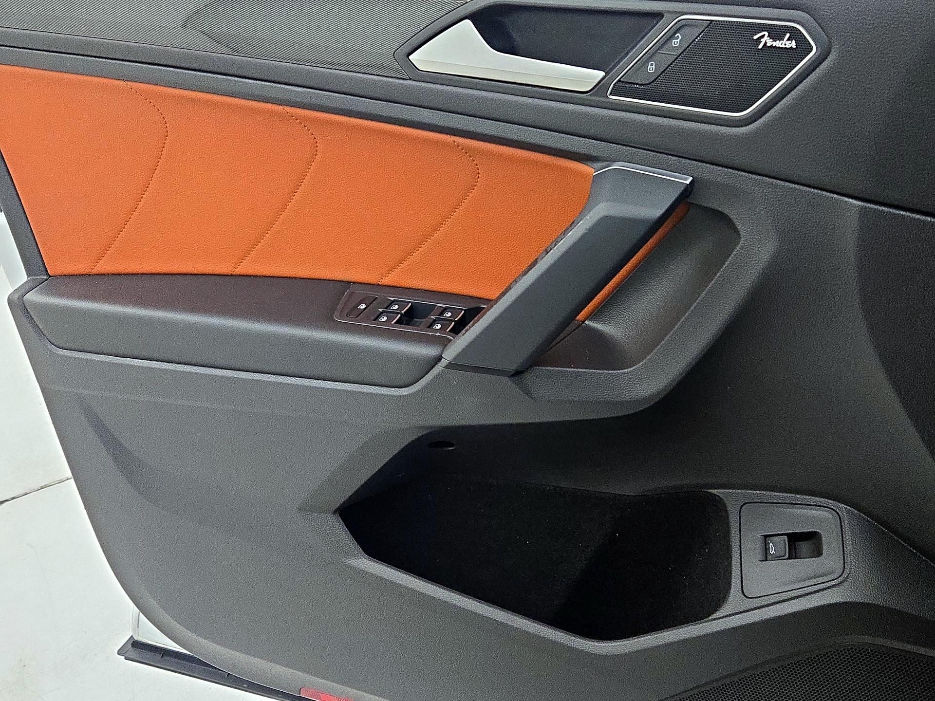Thumbnail: 2019 Volkswagen Tiguan - 12
