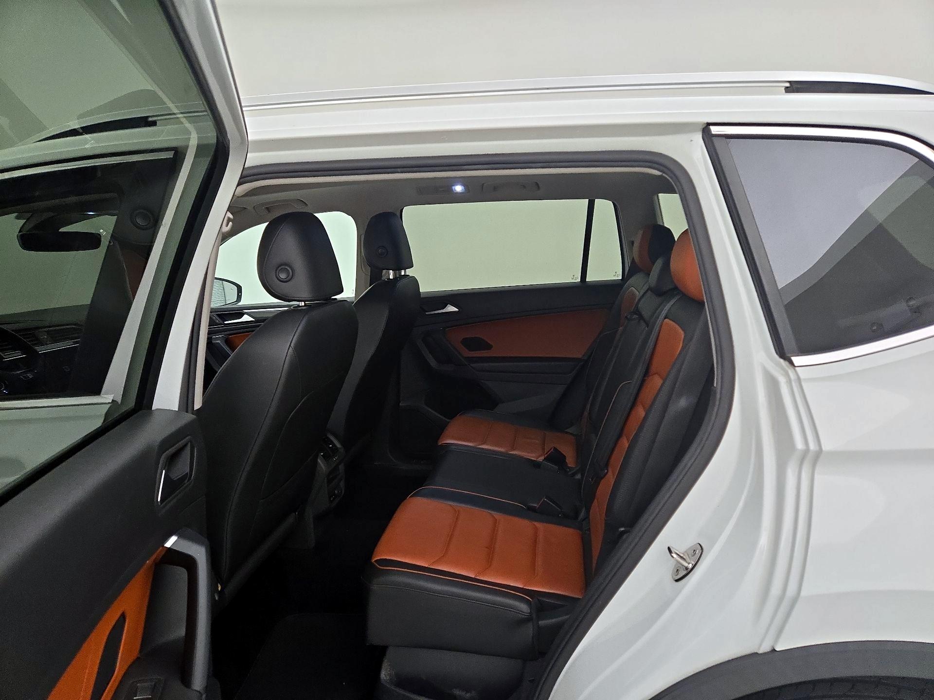 Thumbnail: 2019 Volkswagen Tiguan - 18