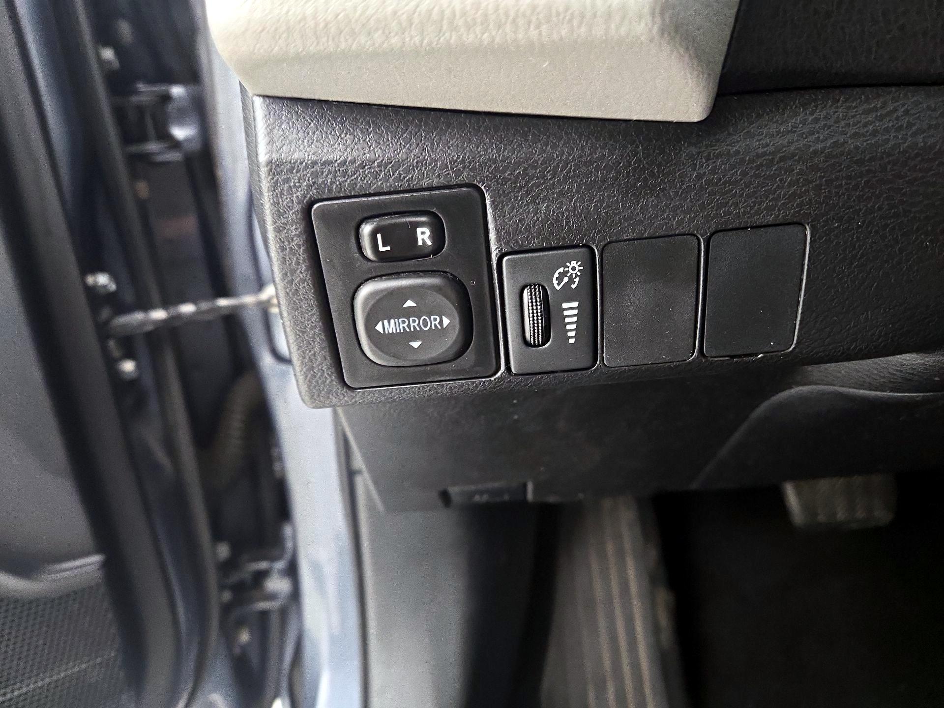 Thumbnail: 2014 Toyota Corolla - 13