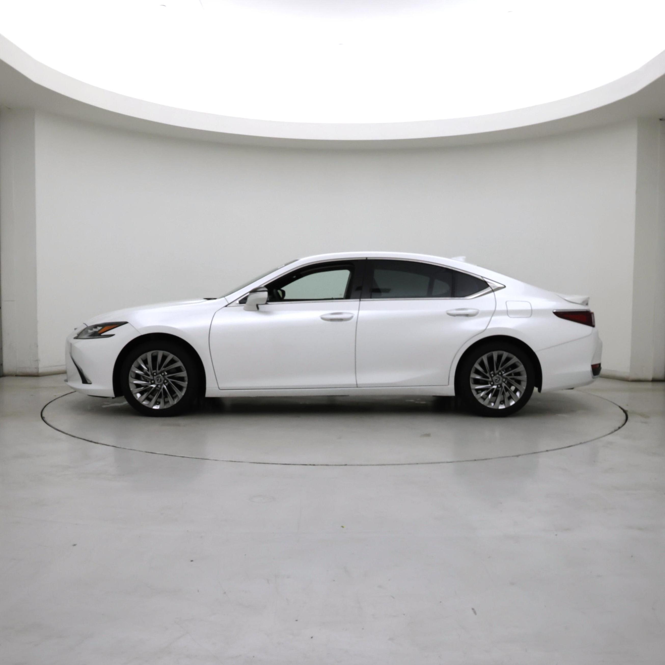 Thumbnail: 2024 Lexus ES - 3