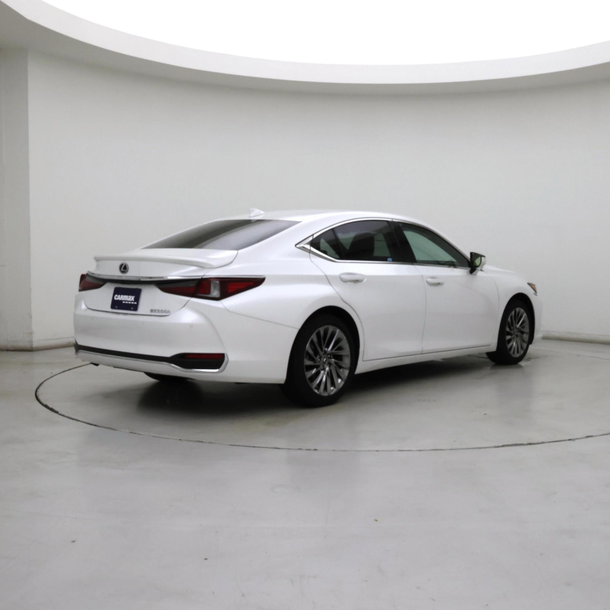 Thumbnail: 2024 Lexus ES - 8