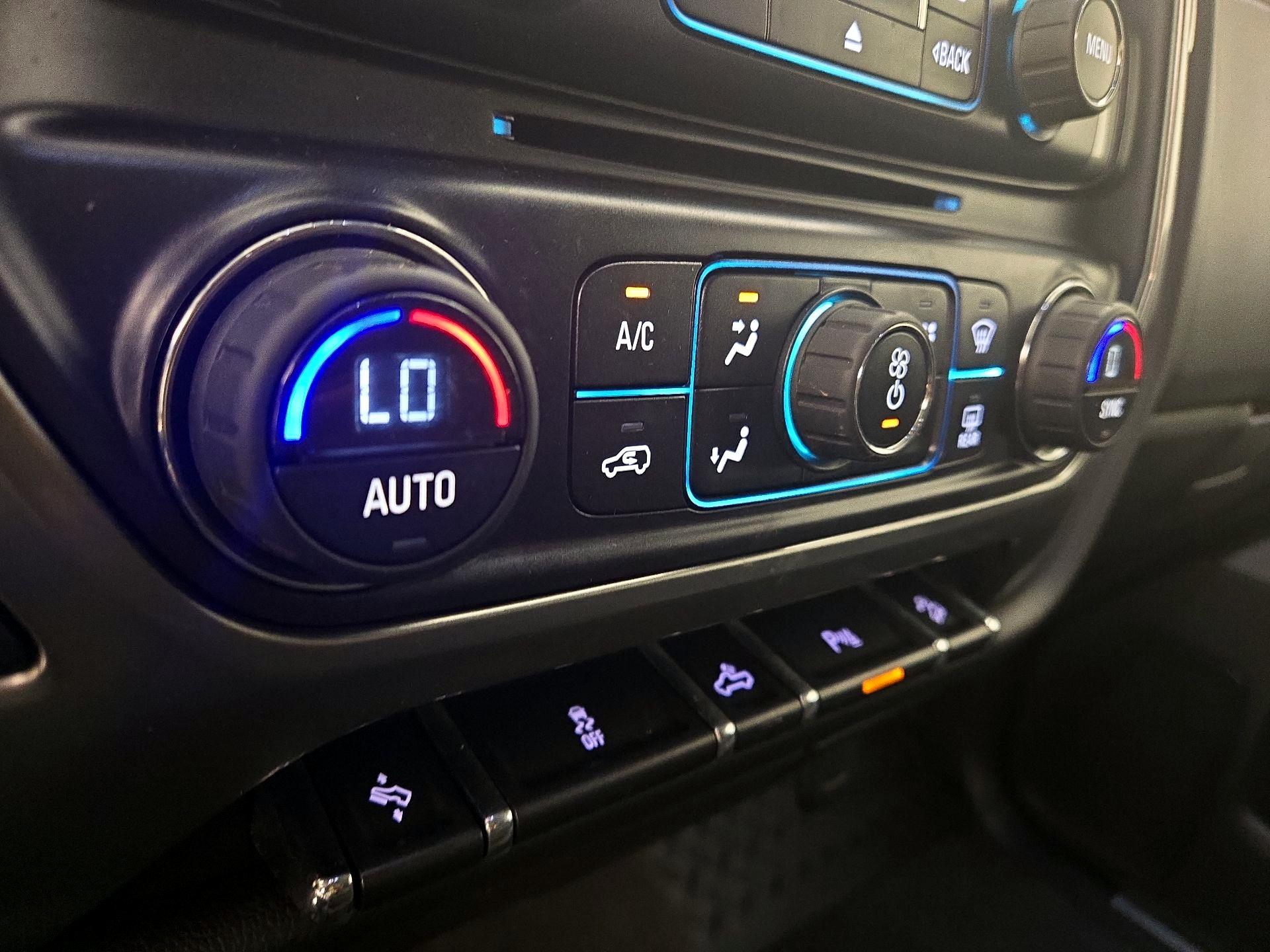Thumbnail: 2015 Chevrolet Silverado 1500 - 16