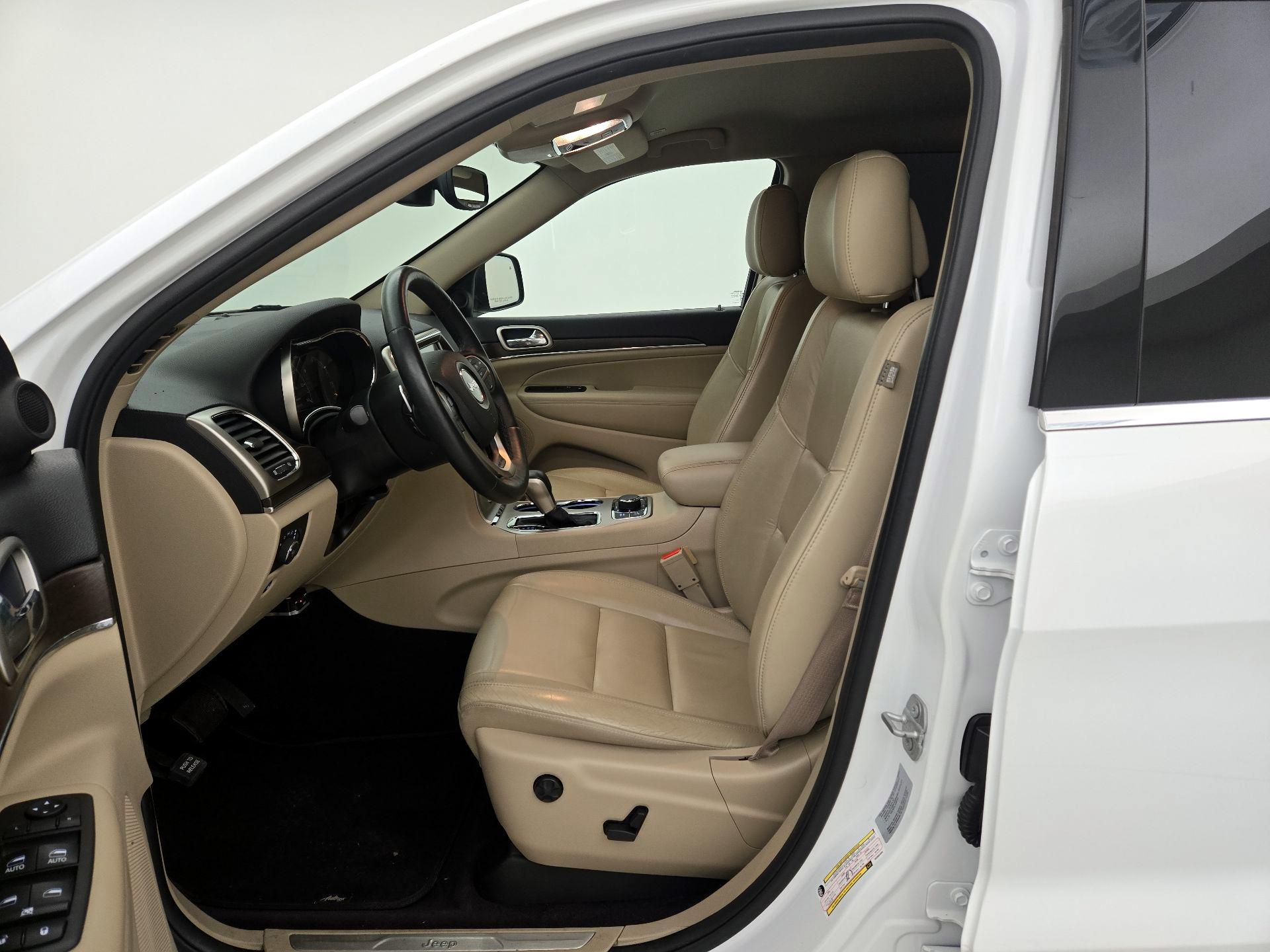 Thumbnail: 2017 Jeep Grand Cherokee - 11