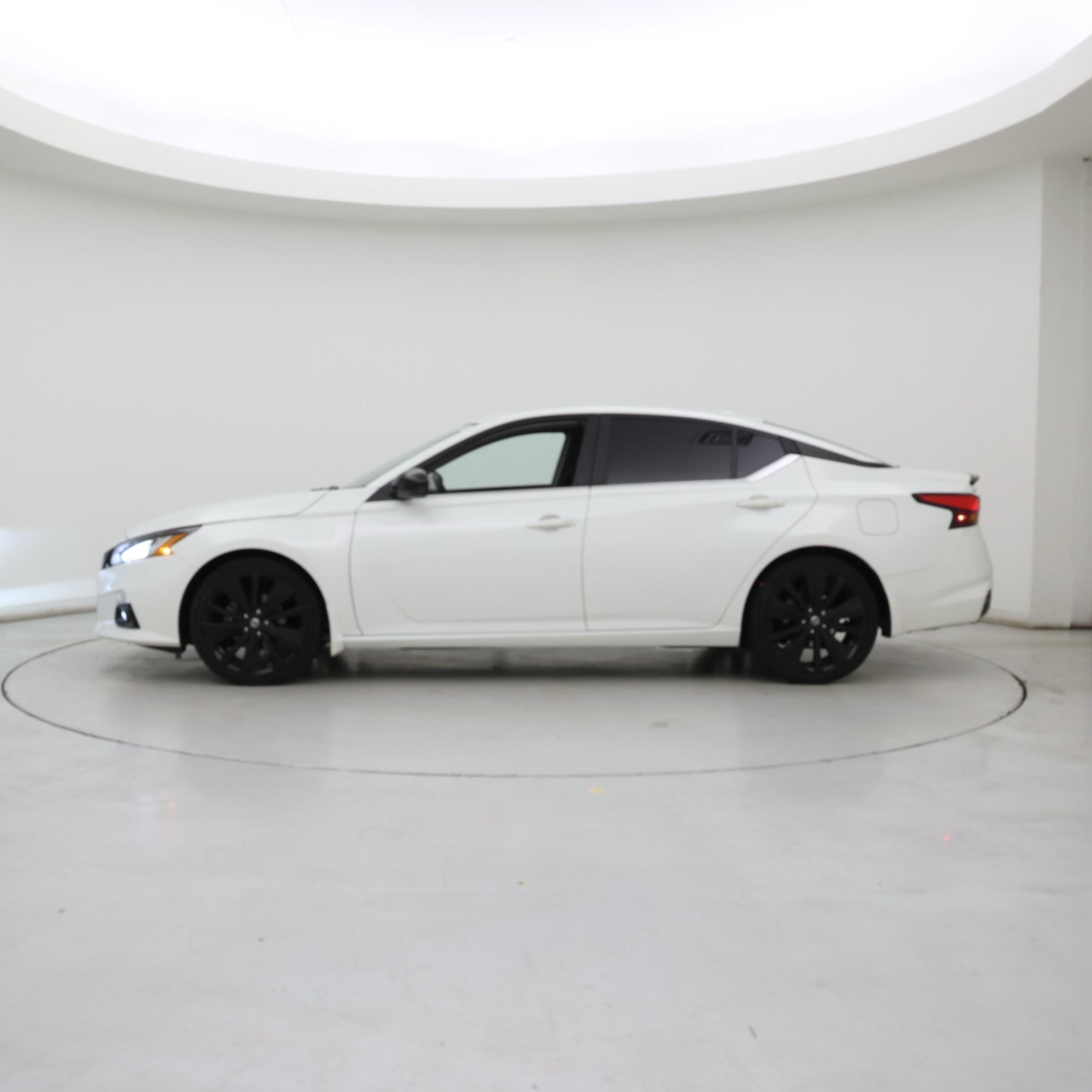Thumbnail: 2022 Nissan Altima - 3