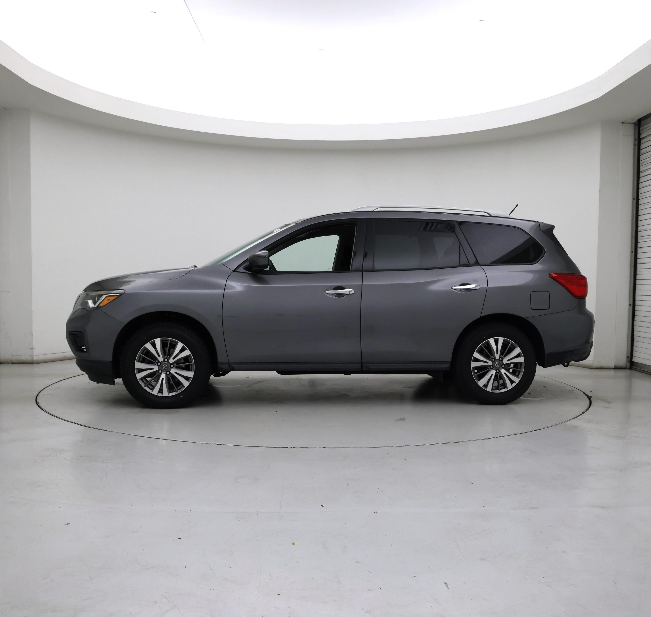 Thumbnail: 2018 Nissan Pathfinder - 3