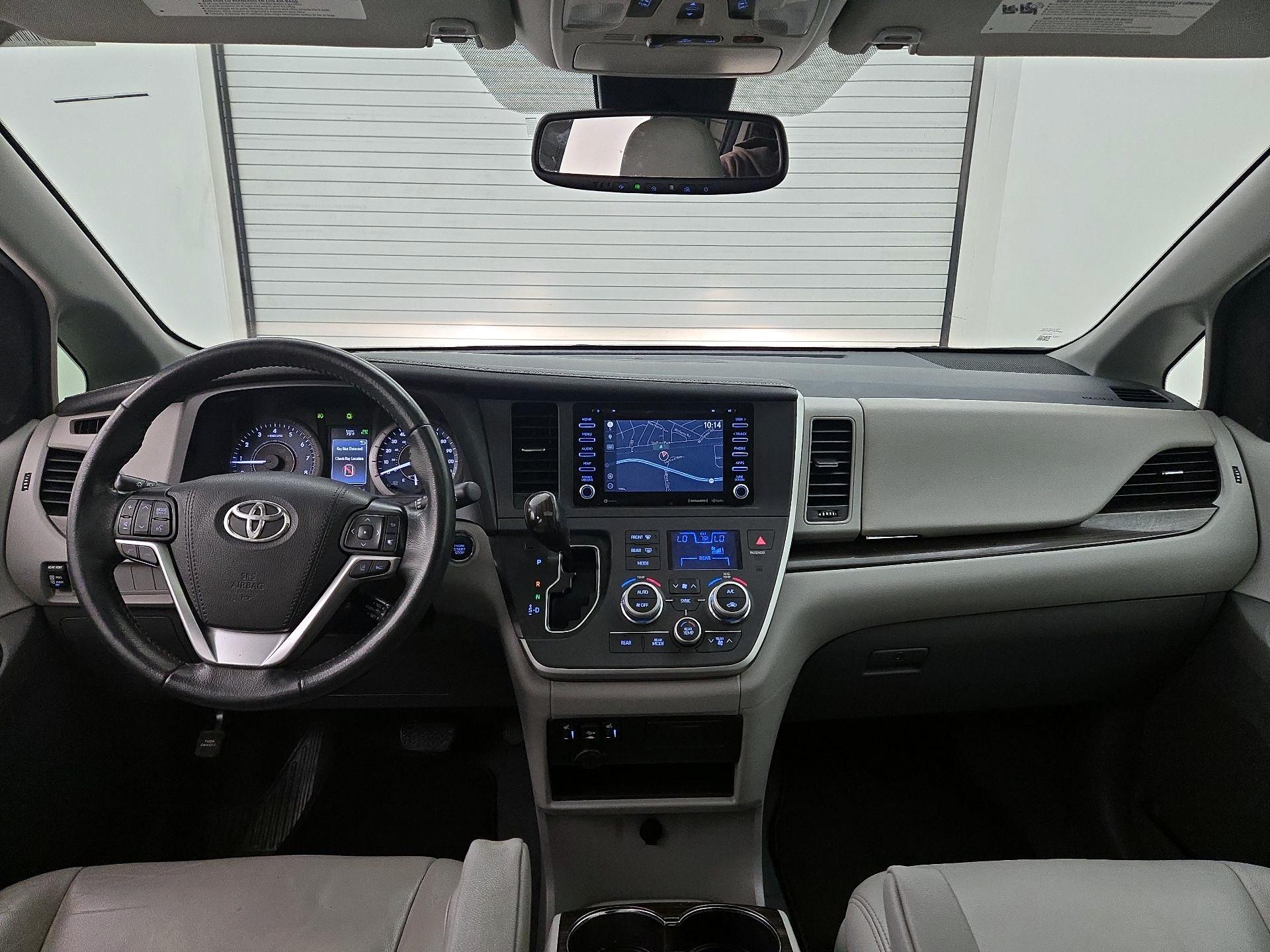 Thumbnail: 2020 Toyota Sienna - 9