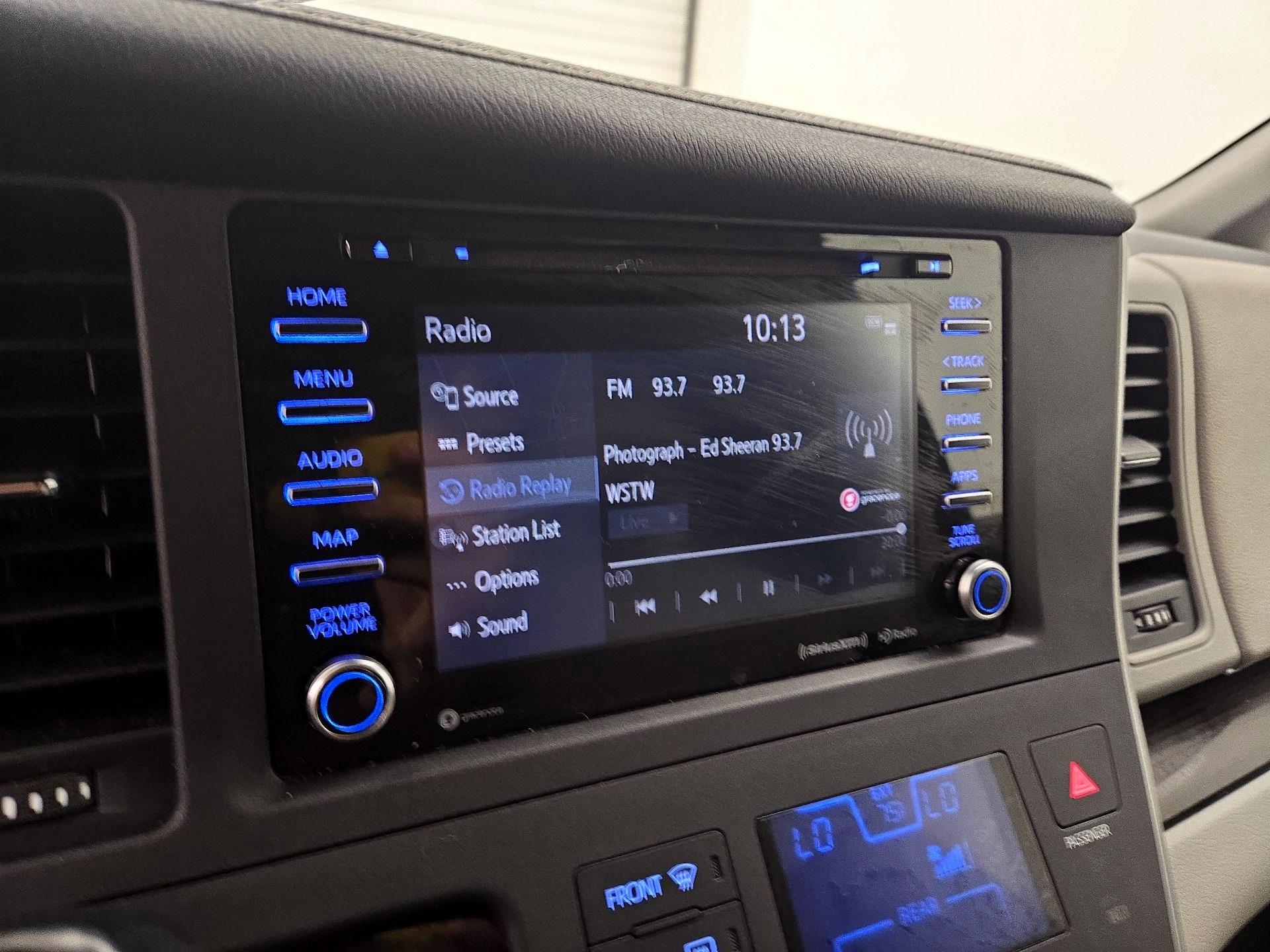 Thumbnail: 2020 Toyota Sienna - 16