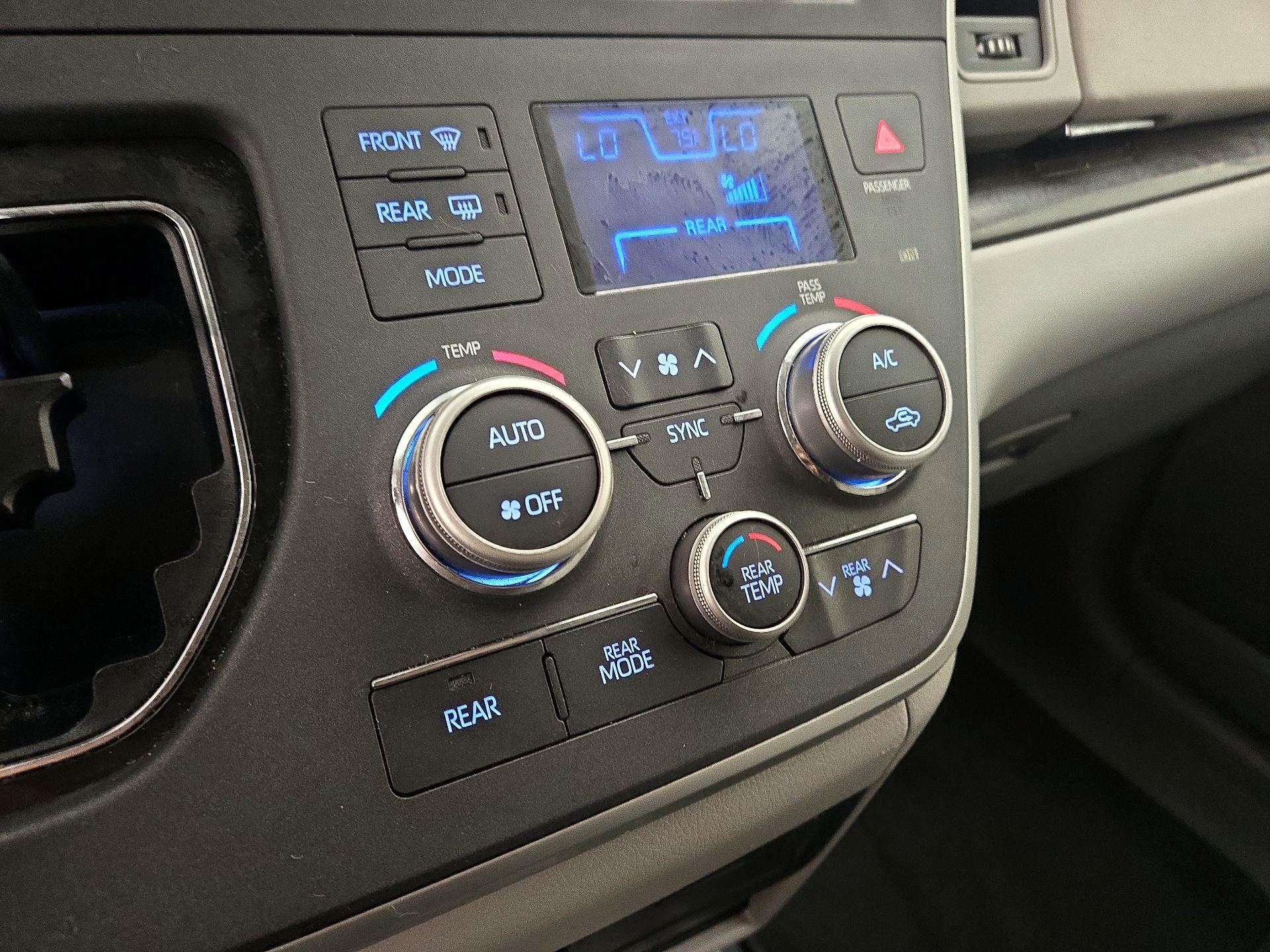 Thumbnail: 2020 Toyota Sienna - 17