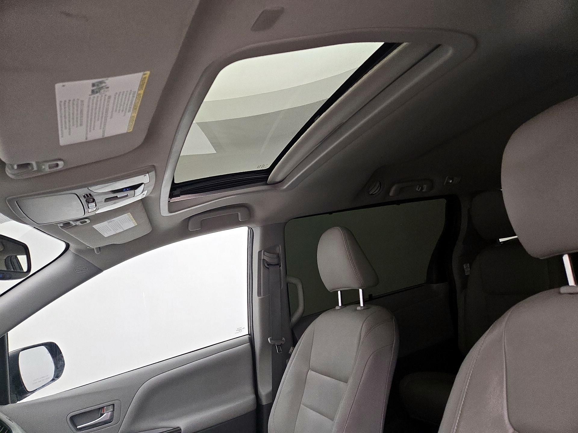 Thumbnail: 2020 Toyota Sienna - 20