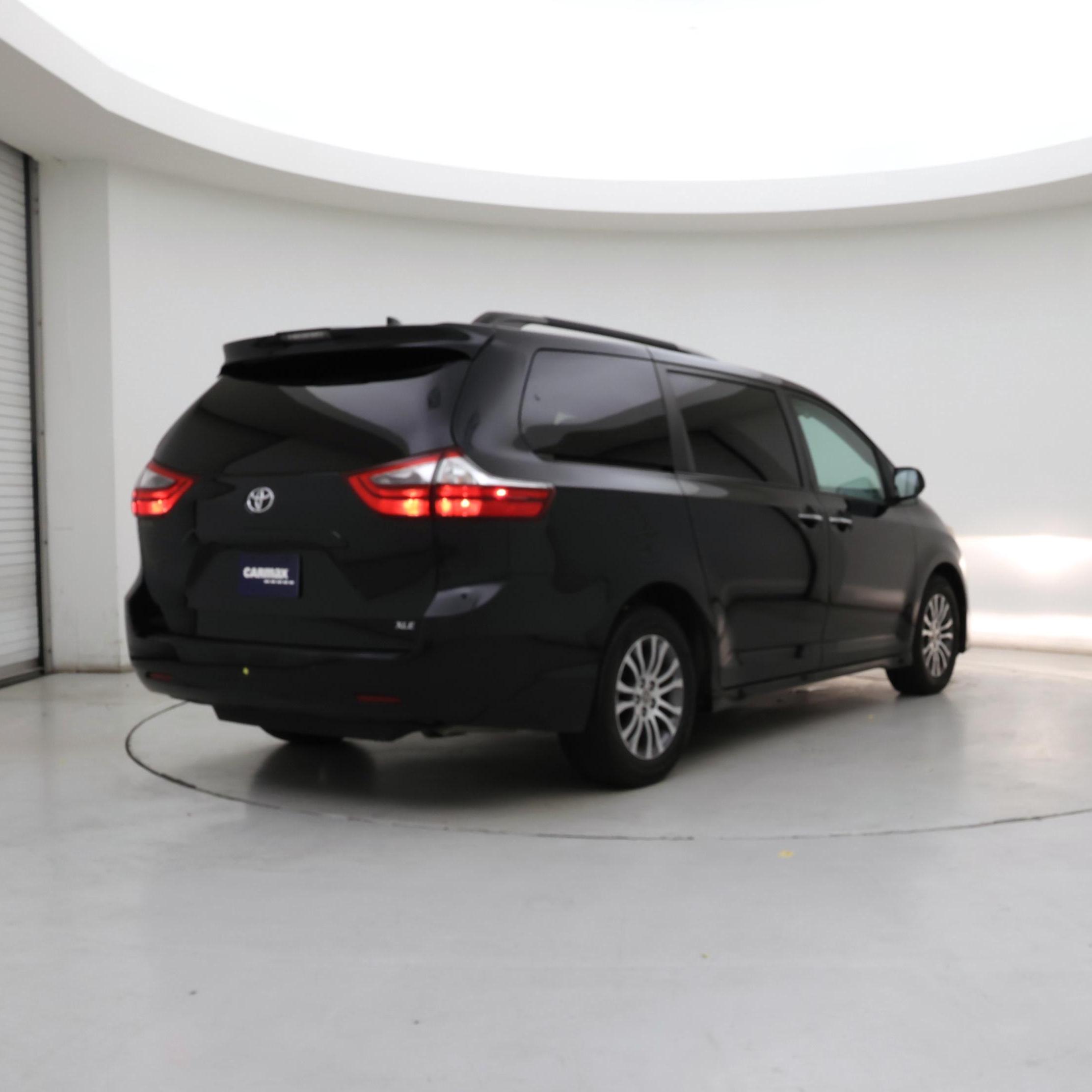 Thumbnail: 2020 Toyota Sienna - 8