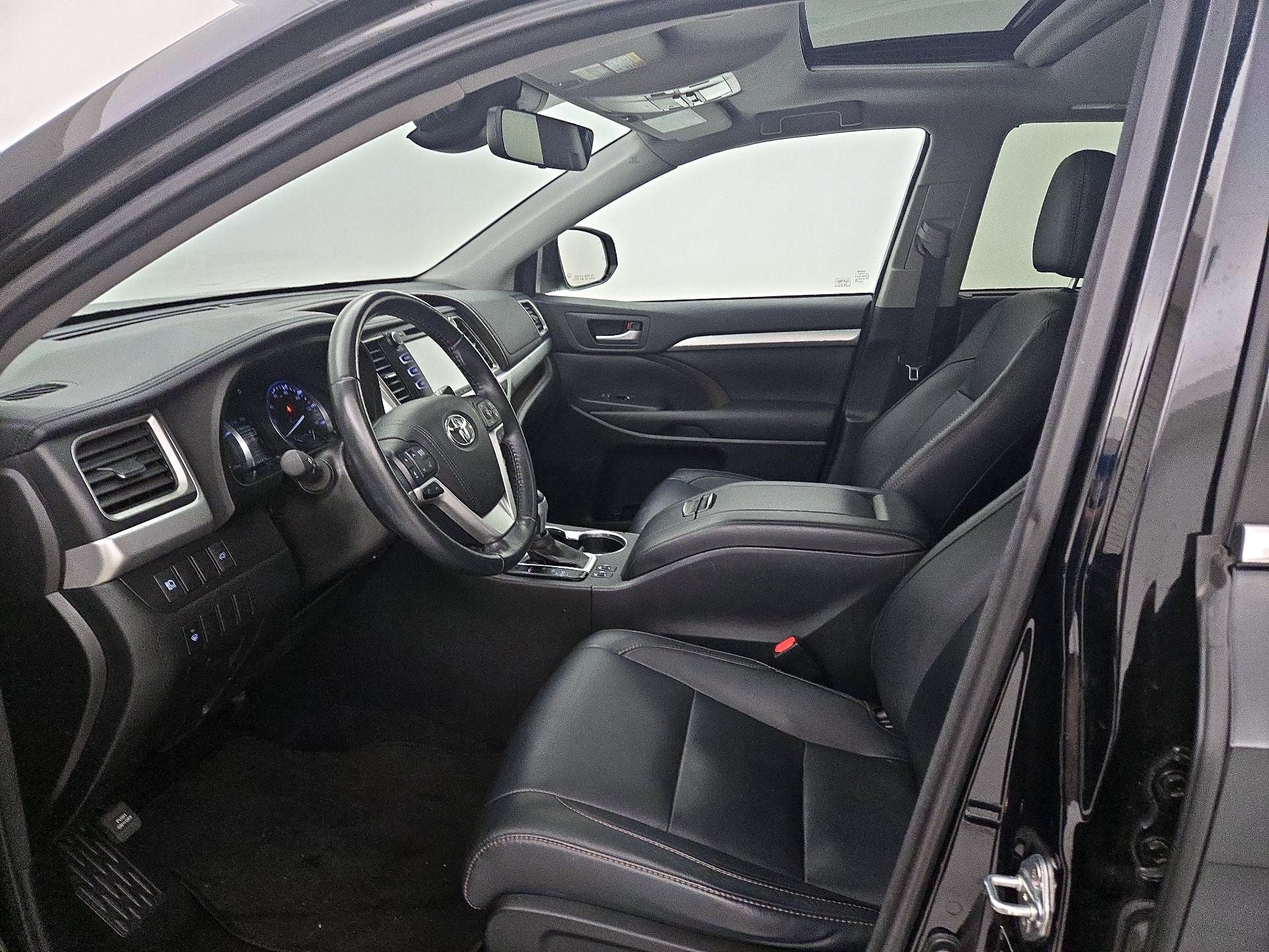 Thumbnail: 2017 Toyota Highlander - 11