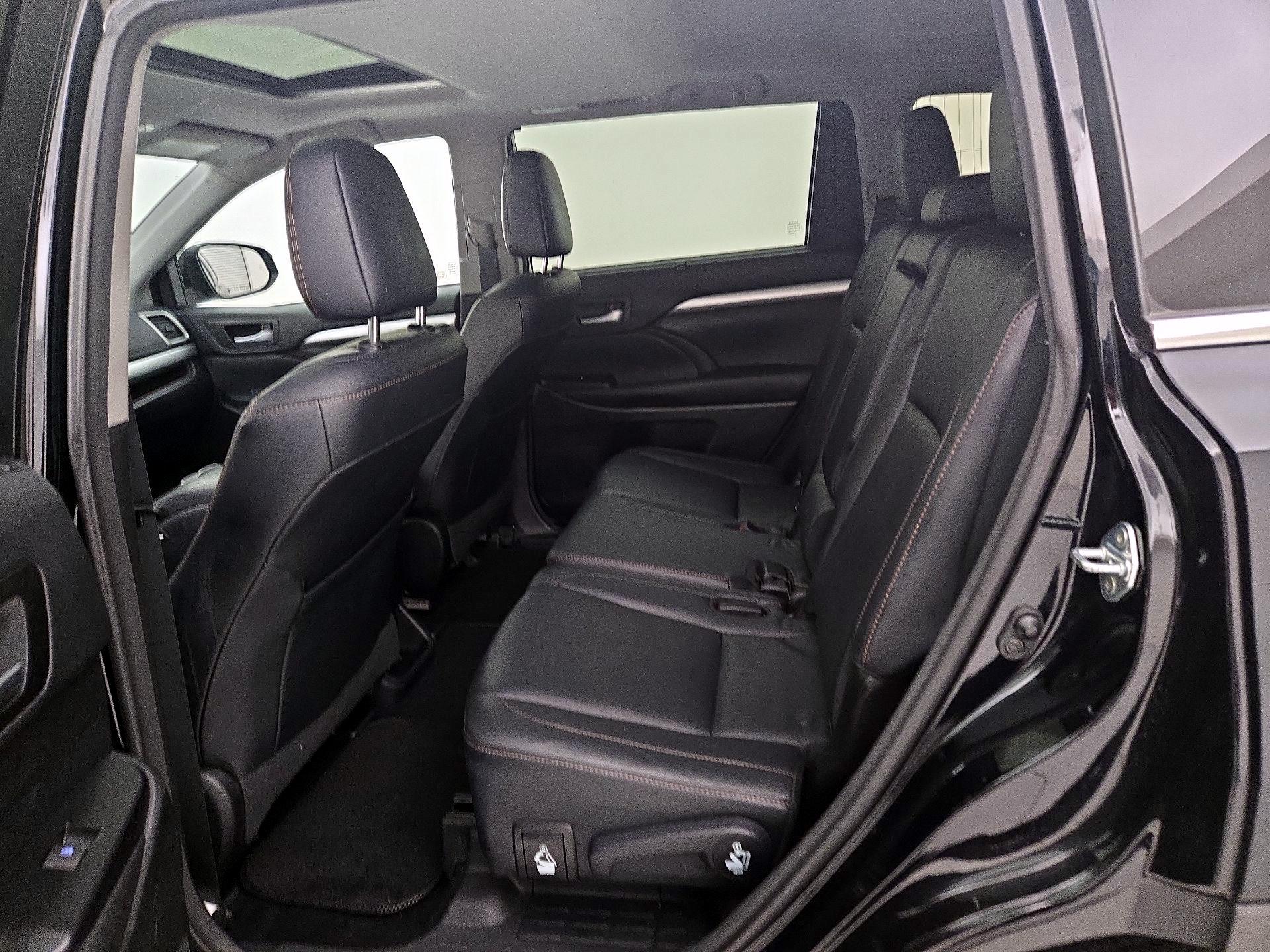 Thumbnail: 2017 Toyota Highlander - 19