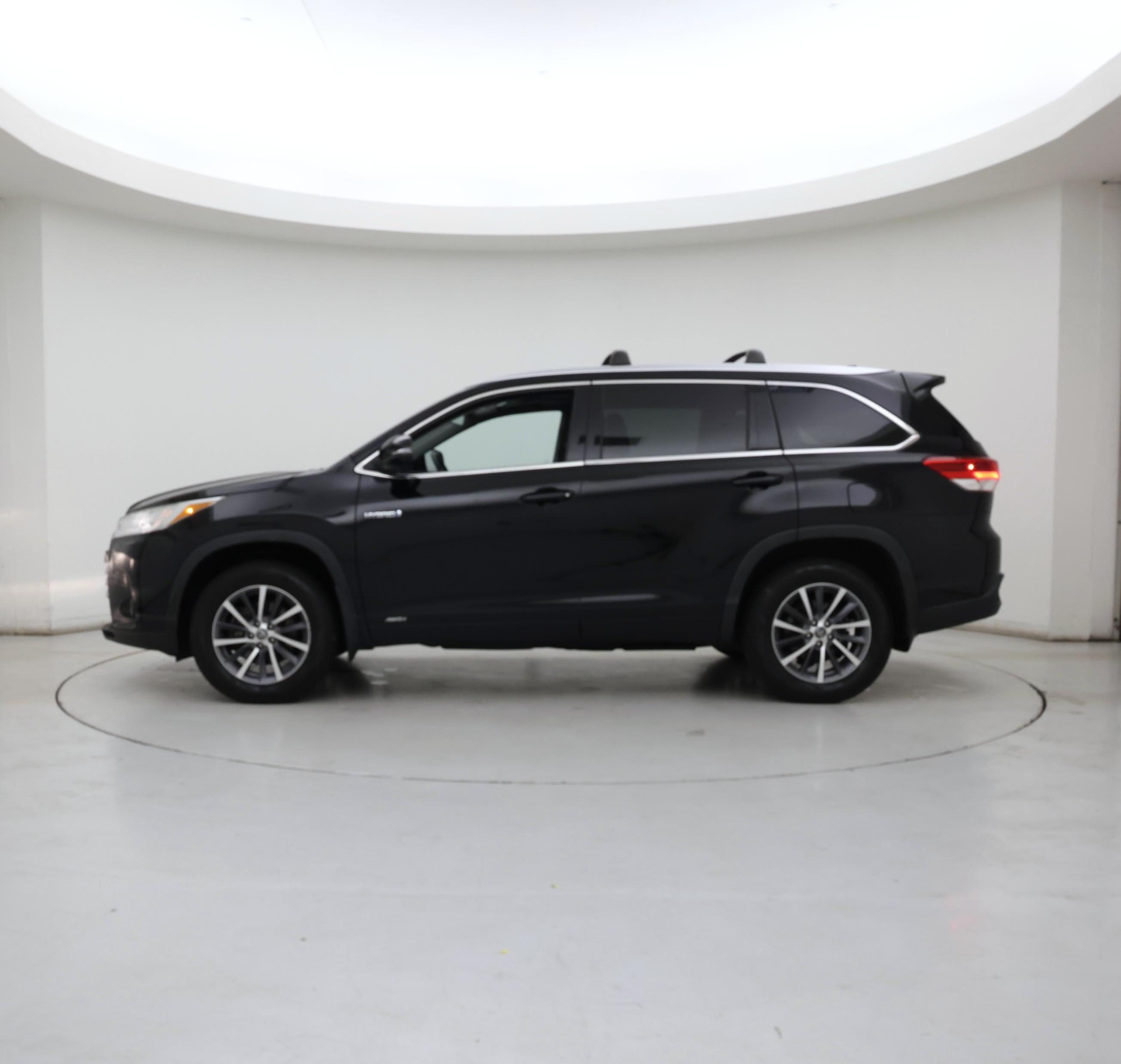 Thumbnail: 2017 Toyota Highlander - 3