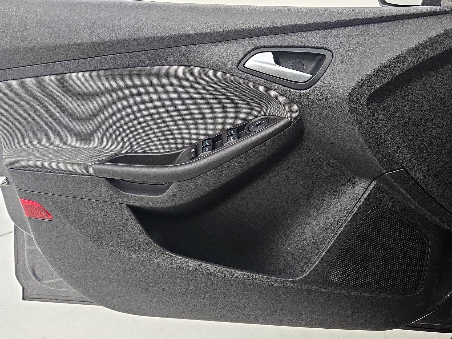 Thumbnail: 2014 Ford Focus - 12