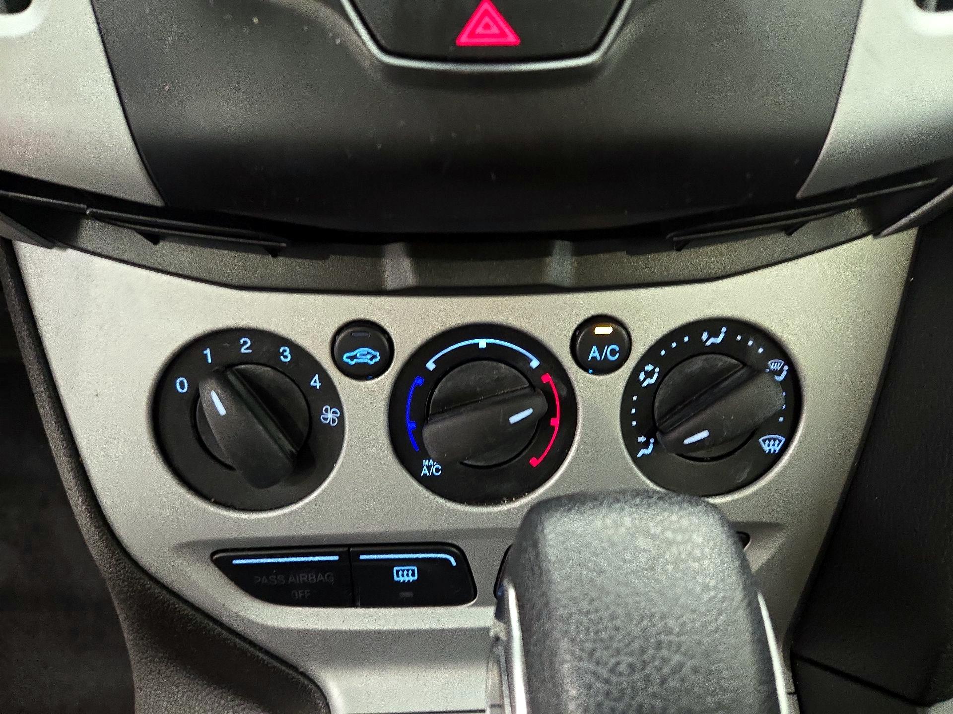 Thumbnail: 2014 Ford Focus - 14