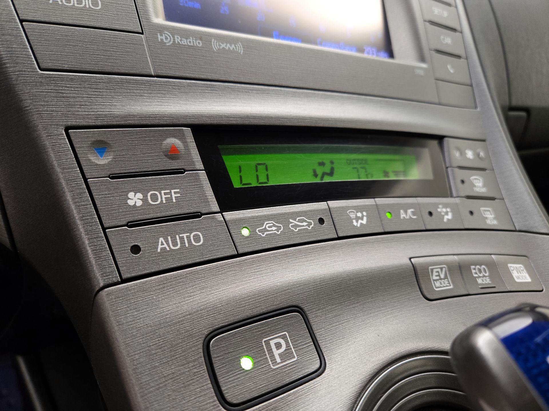 Thumbnail: 2015 Toyota Prius - 16