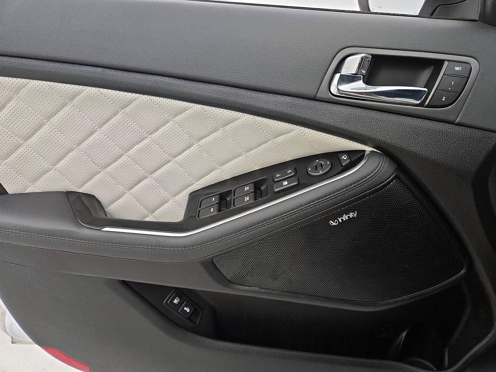 Thumbnail: 2015 Kia Optima - 12