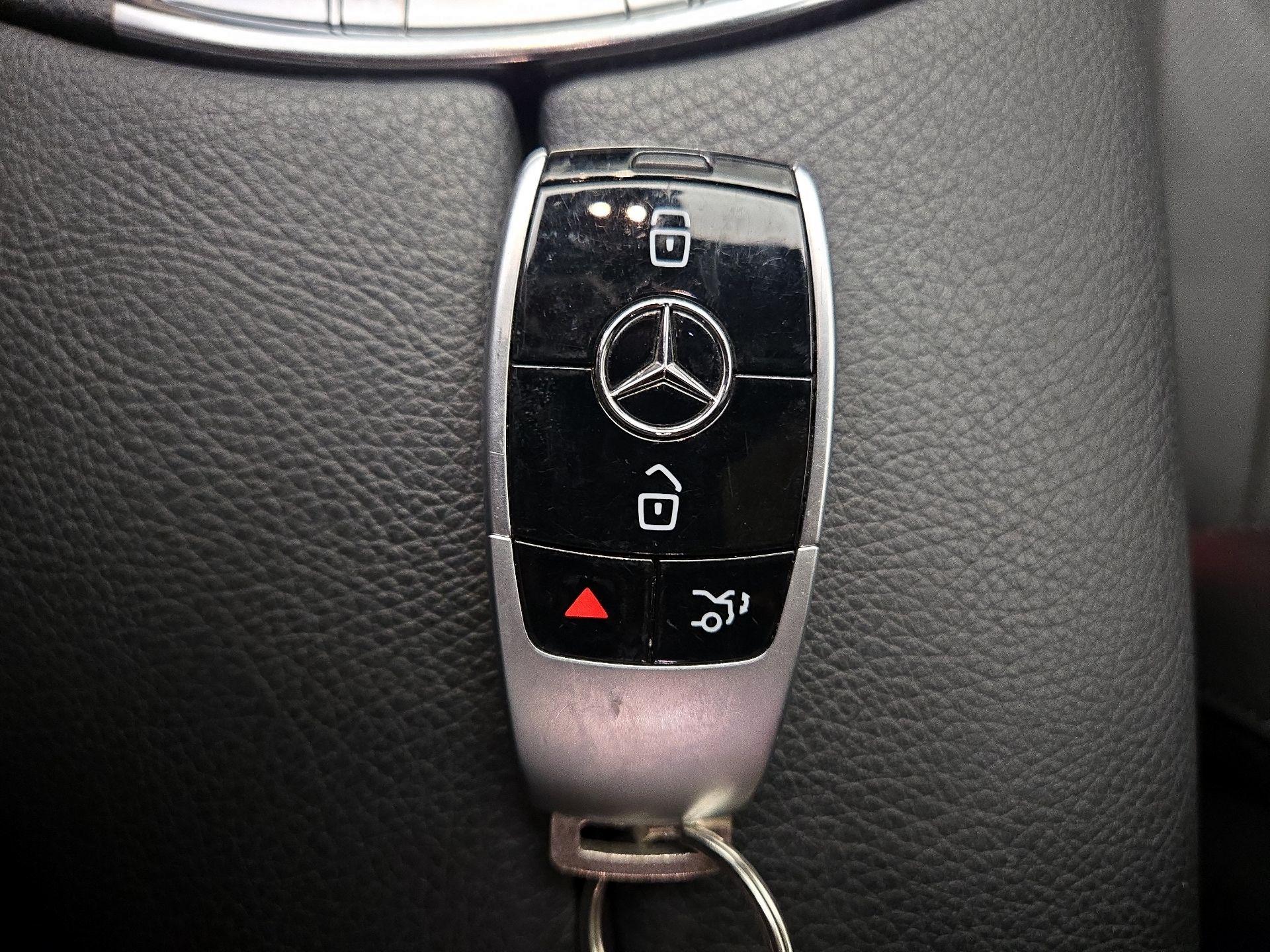 Thumbnail: 2020 Mercedes-Benz E-Class - 20