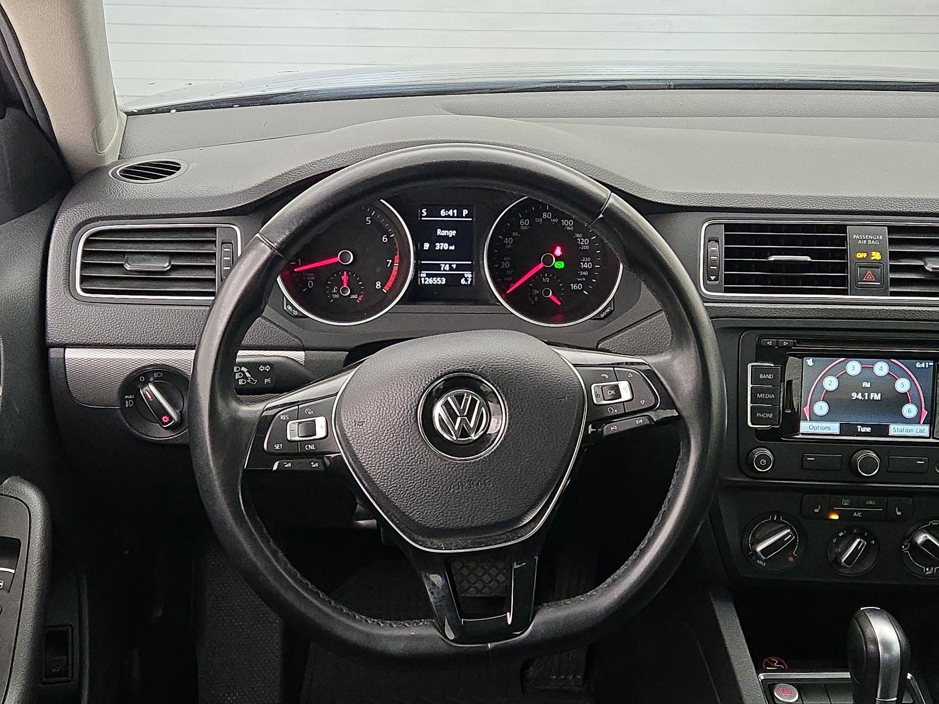 Thumbnail: 2015 Volkswagen Jetta - 10
