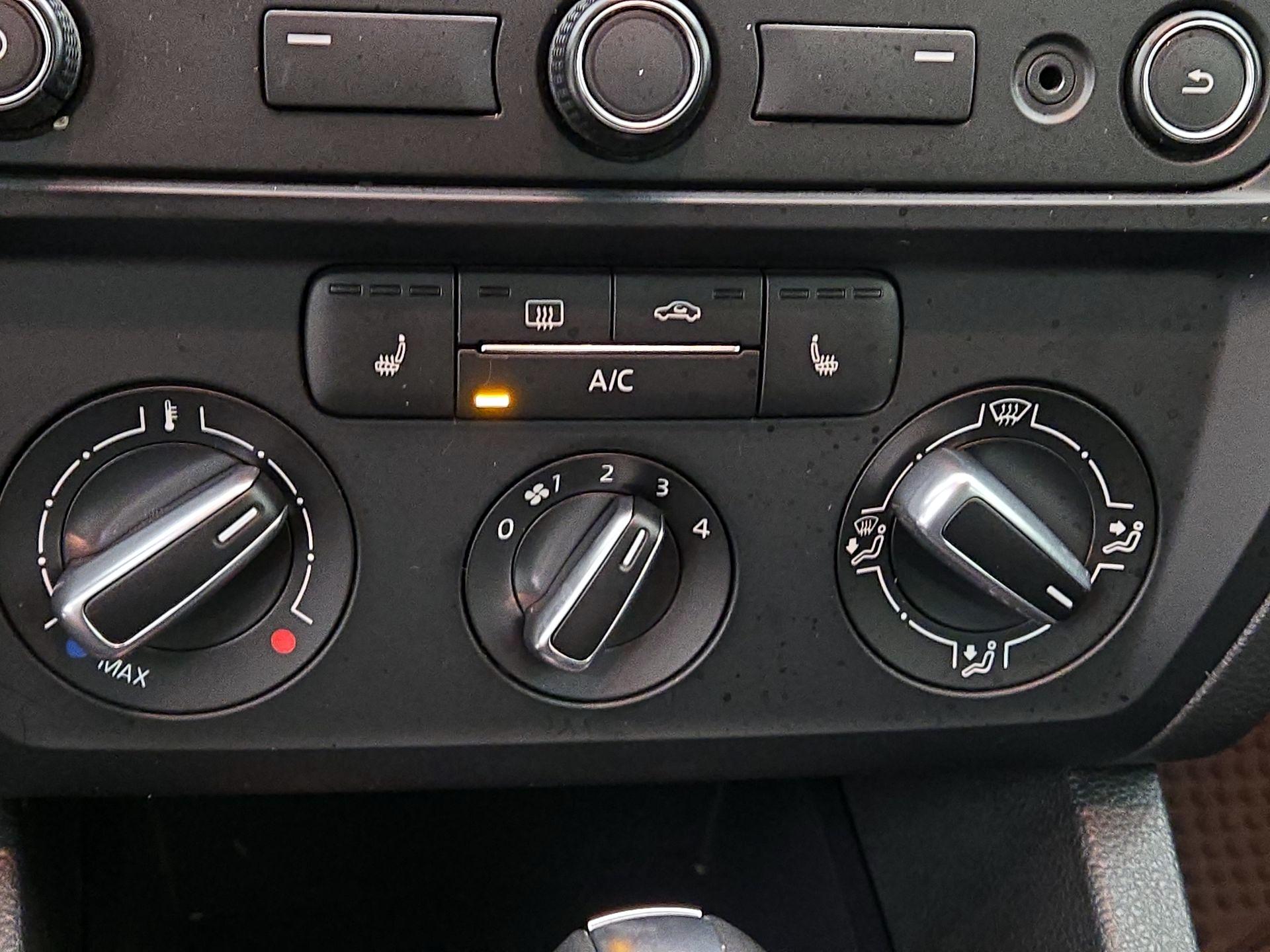 Thumbnail: 2015 Volkswagen Jetta - 15