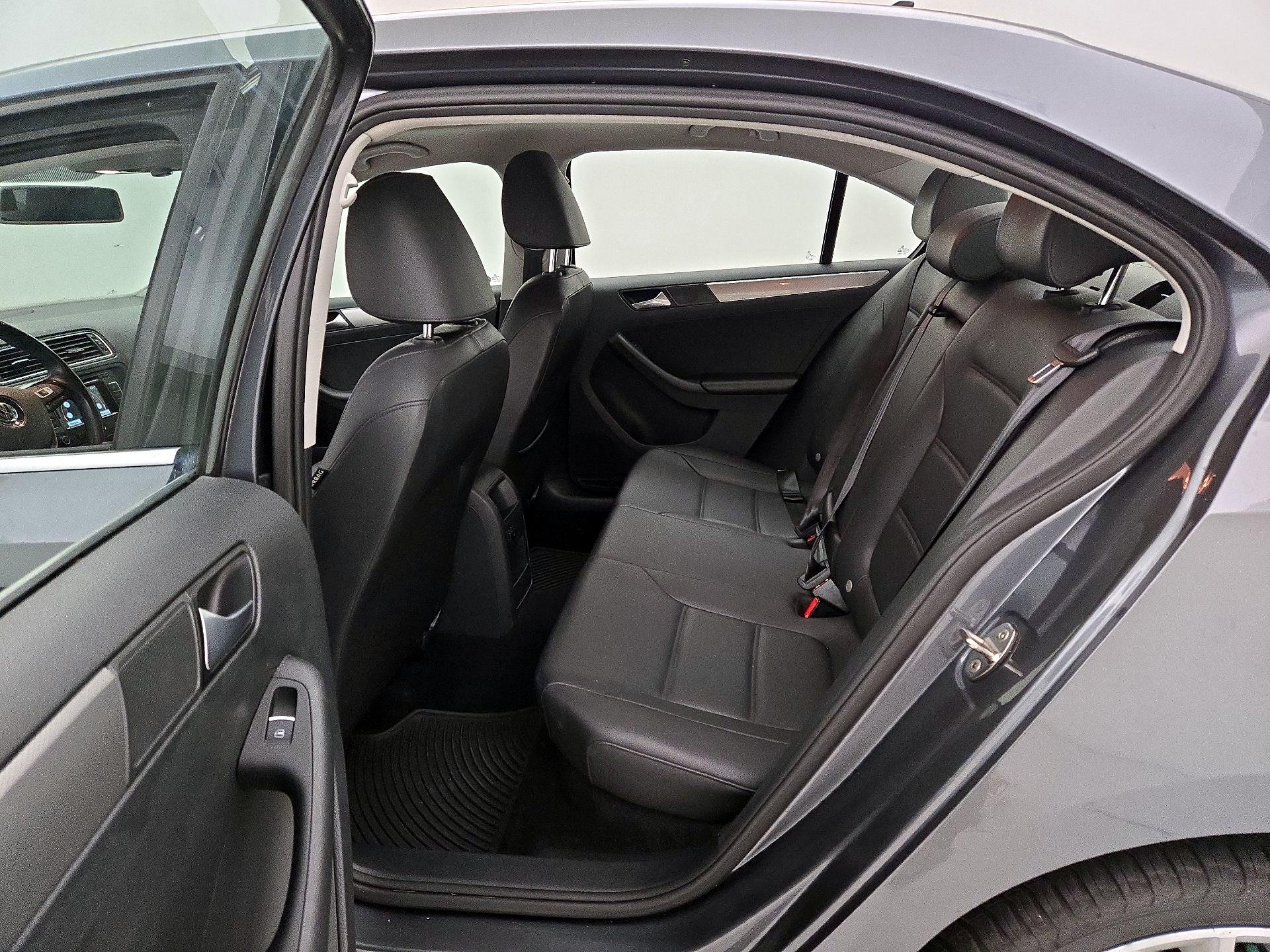 Thumbnail: 2015 Volkswagen Jetta - 17