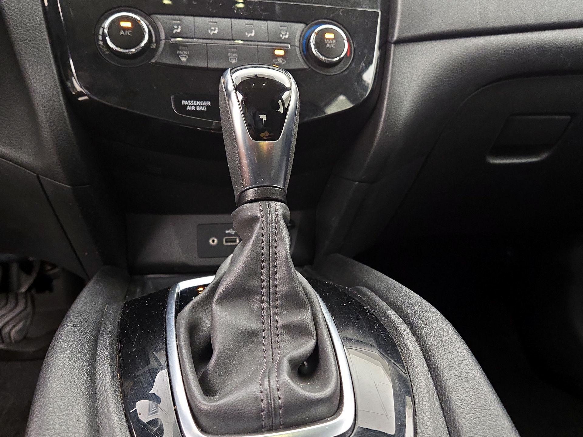 Thumbnail: 2018 Nissan Rogue - 17