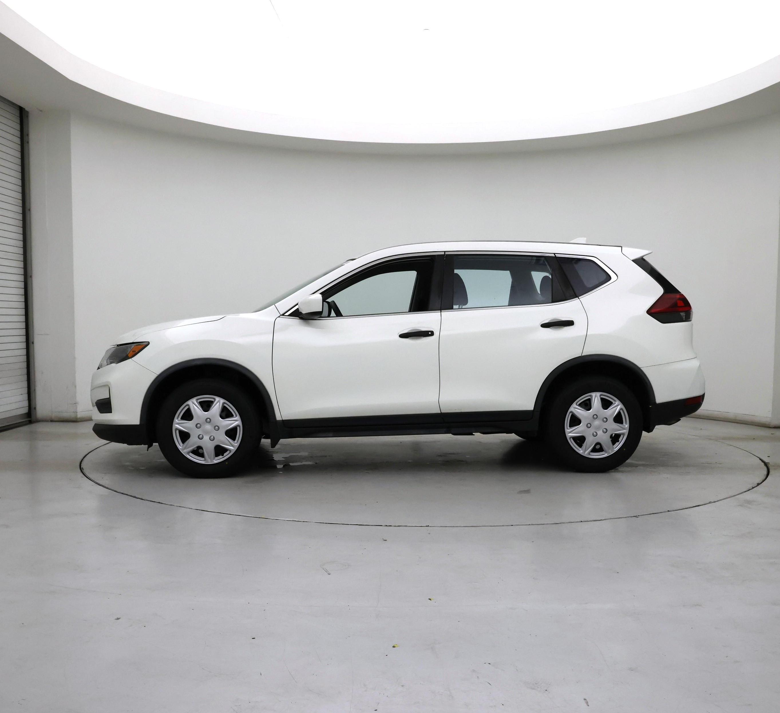 Thumbnail: 2018 Nissan Rogue - 3