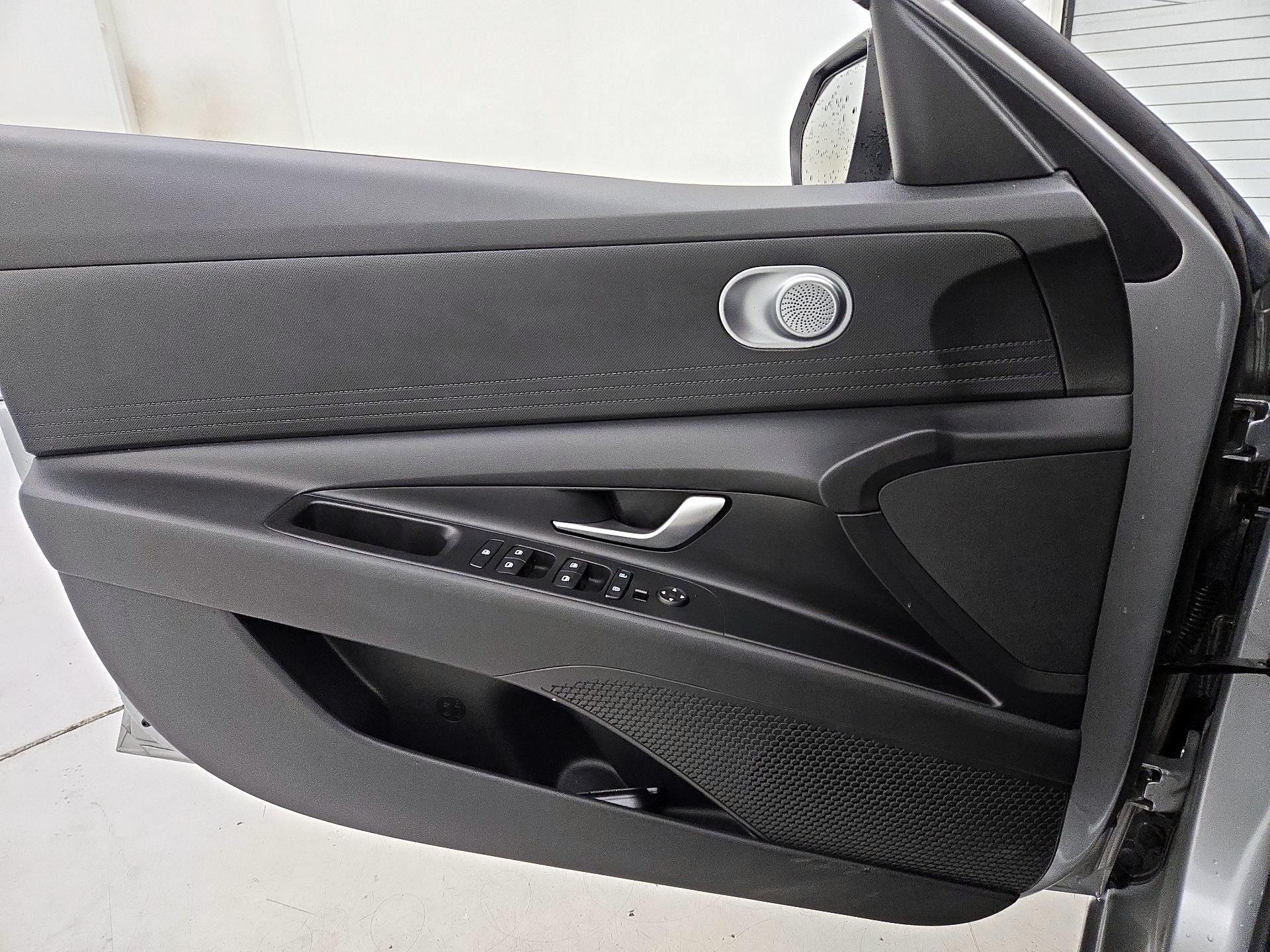 Thumbnail: 2021 Hyundai Elantra - 12