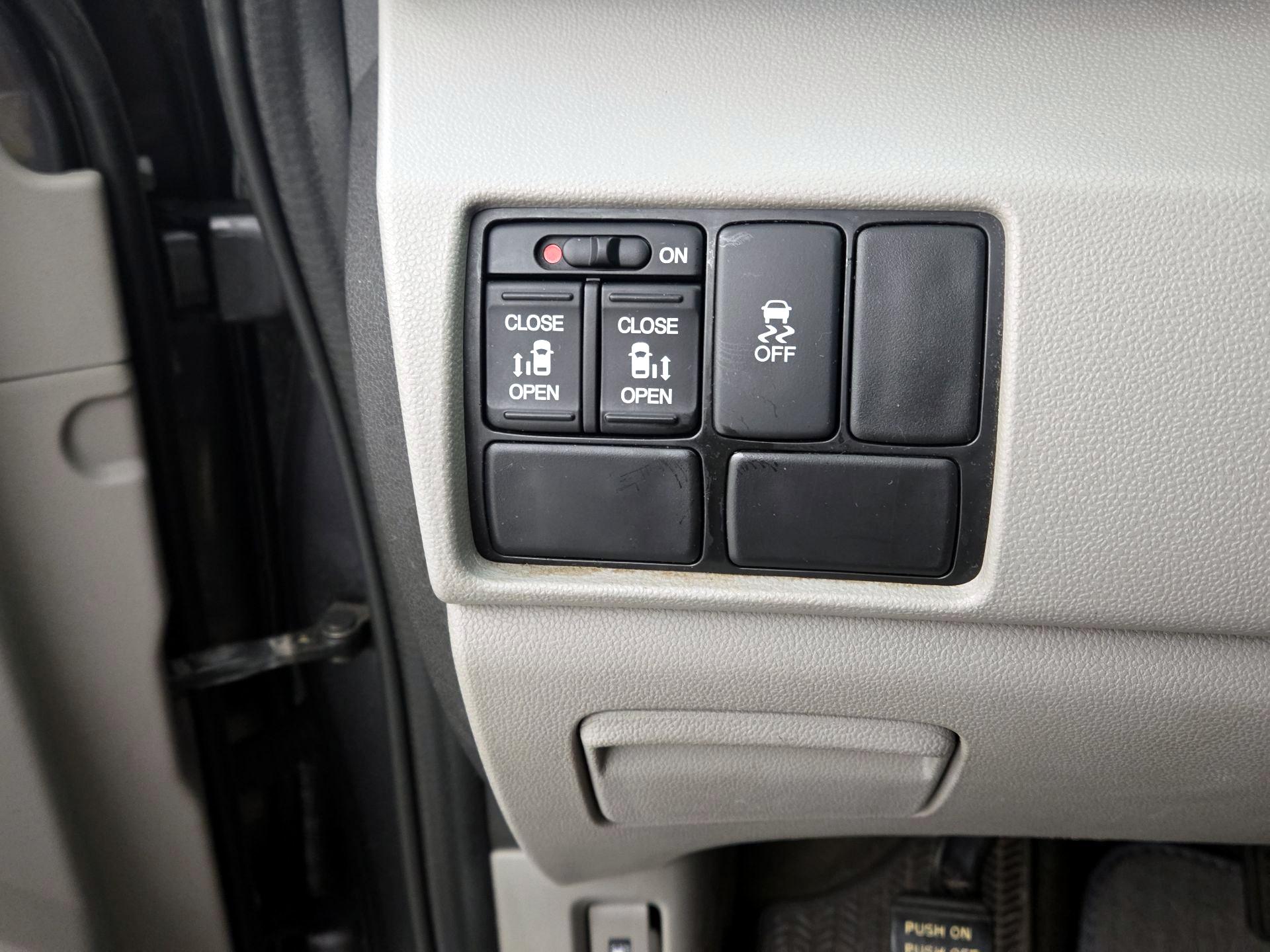Thumbnail: 2017 Honda Odyssey - 13