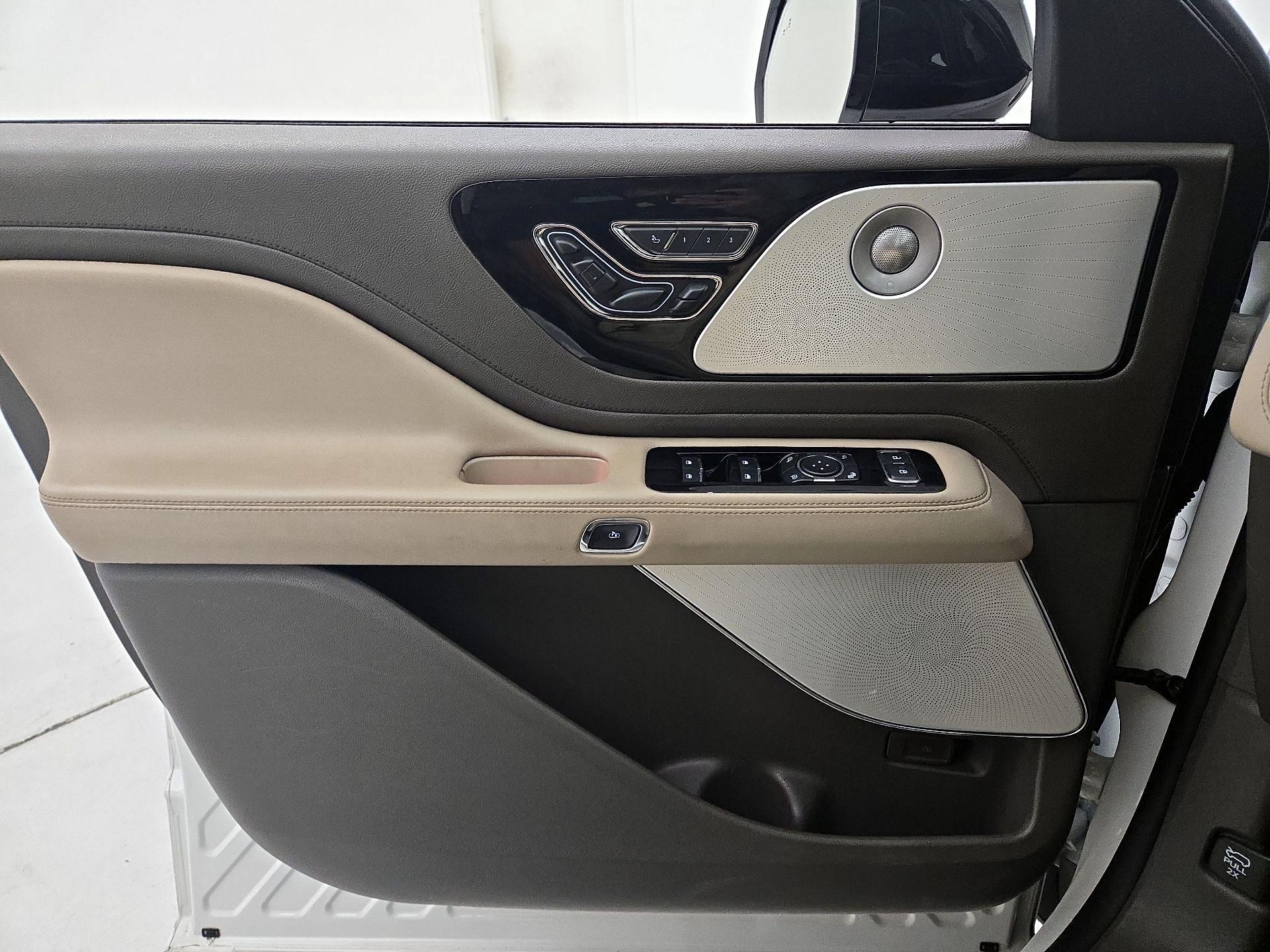 Thumbnail: 2023 Lincoln Aviator - 12