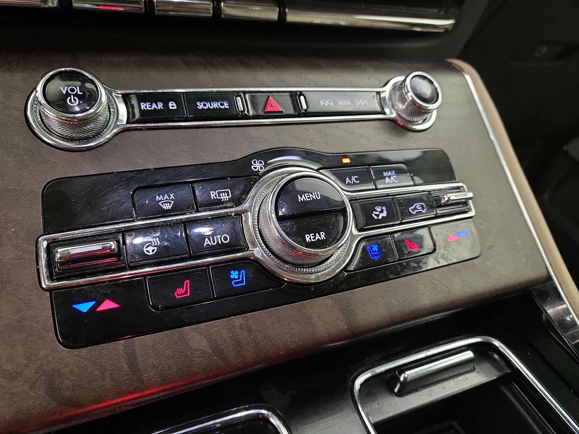 Thumbnail: 2023 Lincoln Aviator - 17