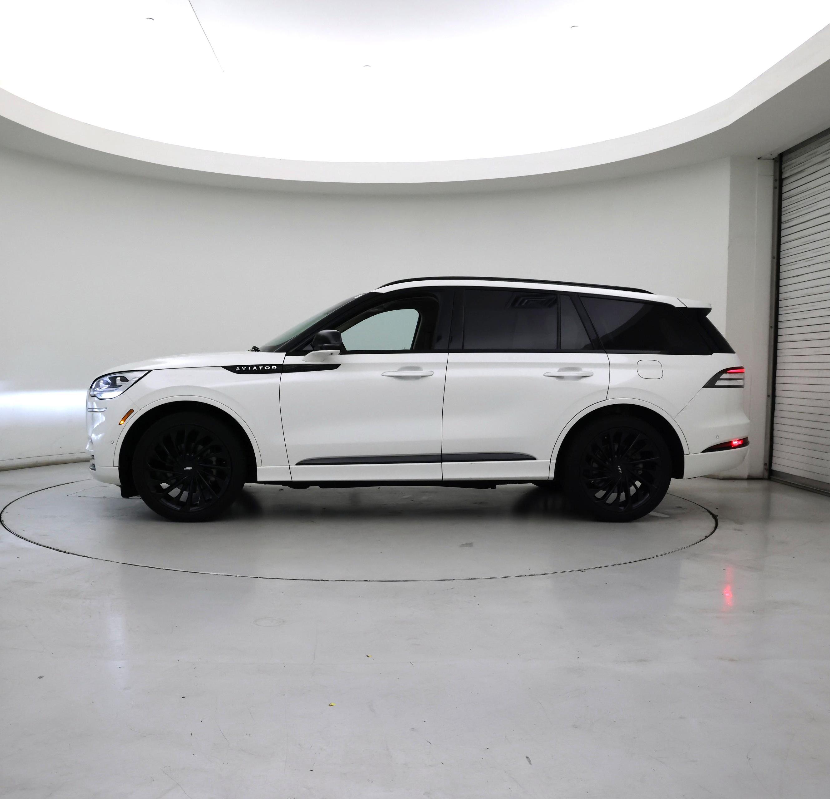 Thumbnail: 2023 Lincoln Aviator - 3
