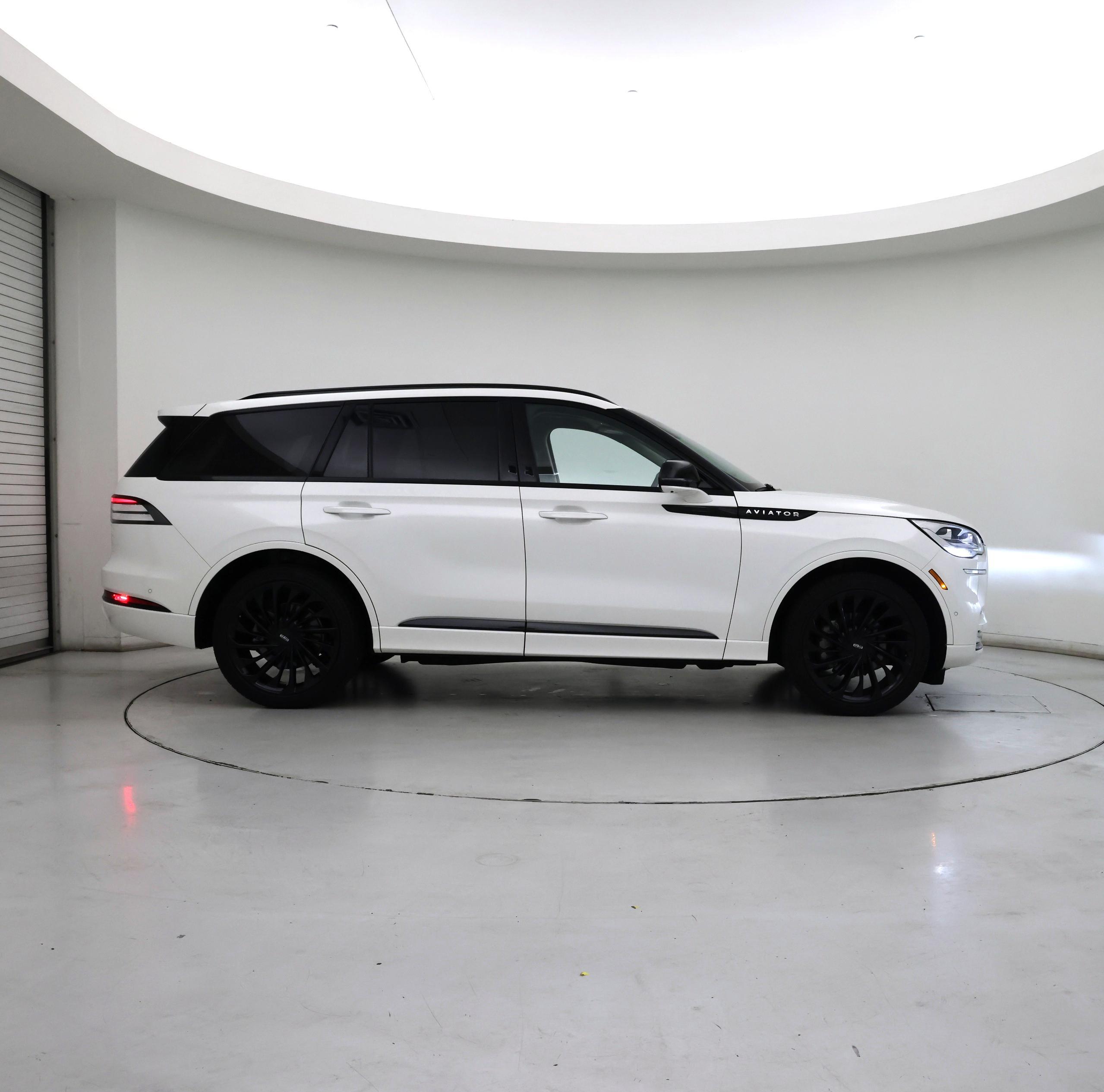 Thumbnail: 2023 Lincoln Aviator - 7