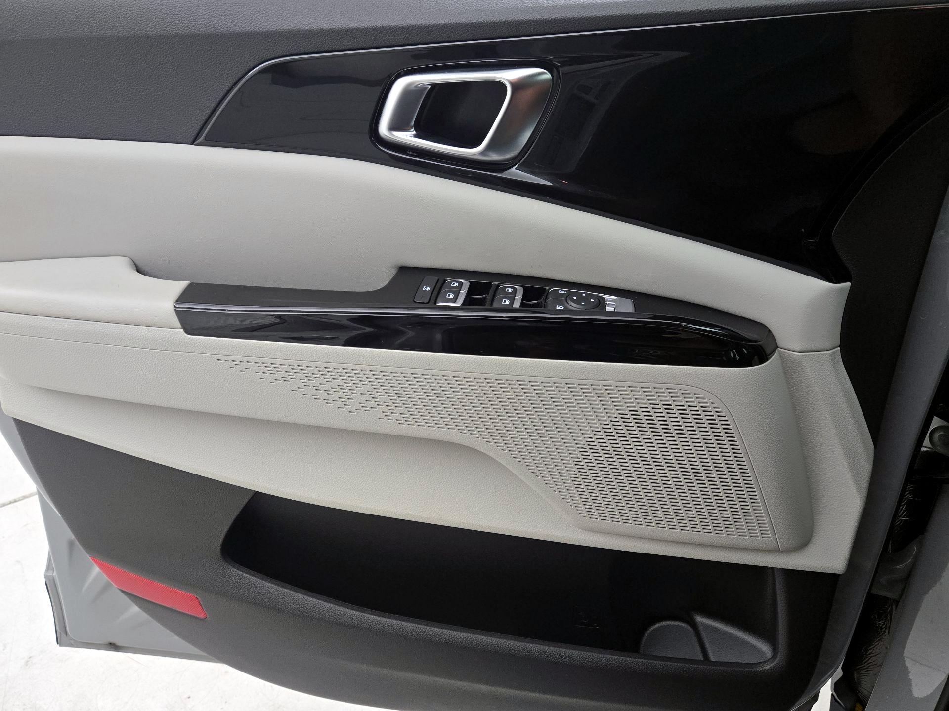 Thumbnail: 2023 Kia Carnival - 12