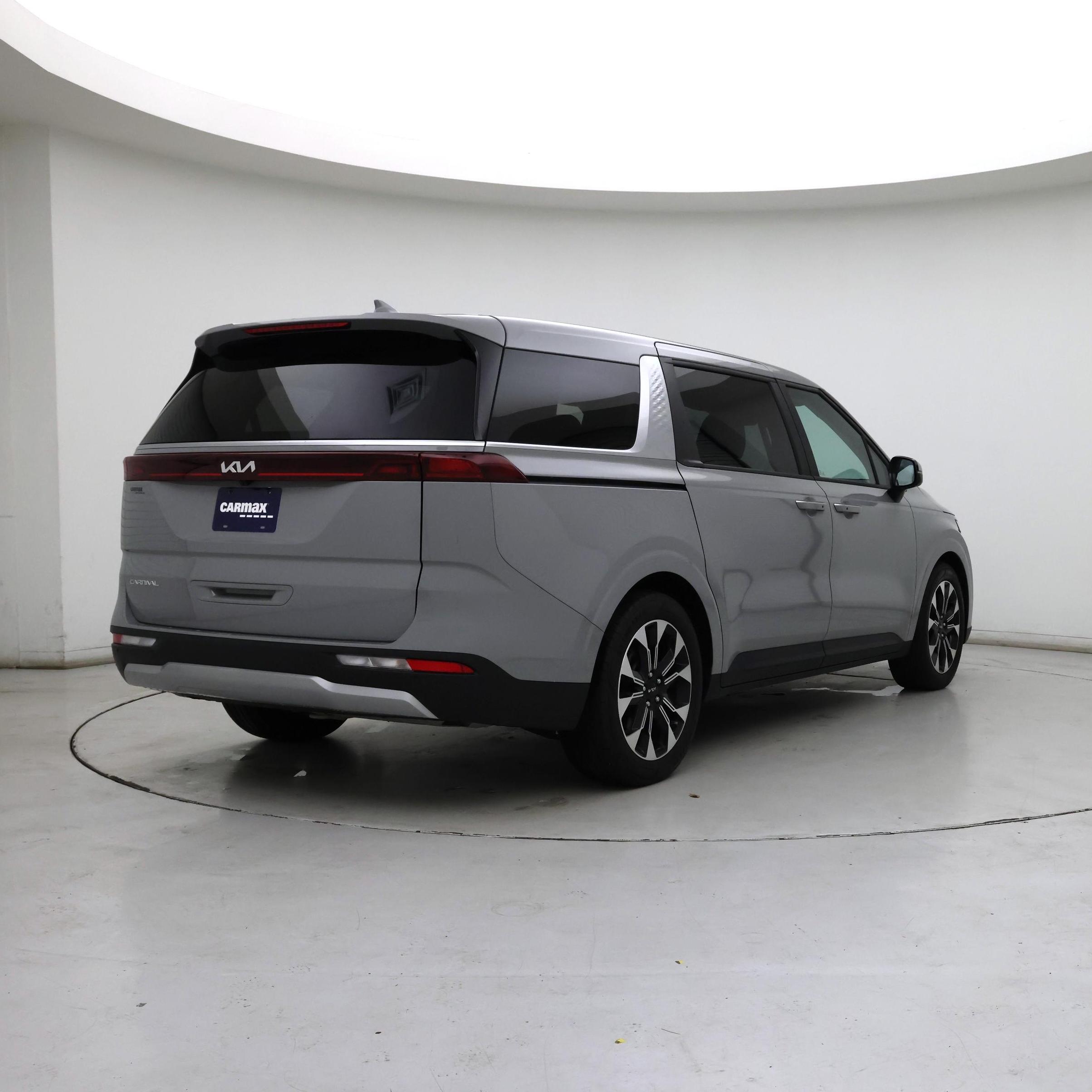 Thumbnail: 2023 Kia Carnival - 8