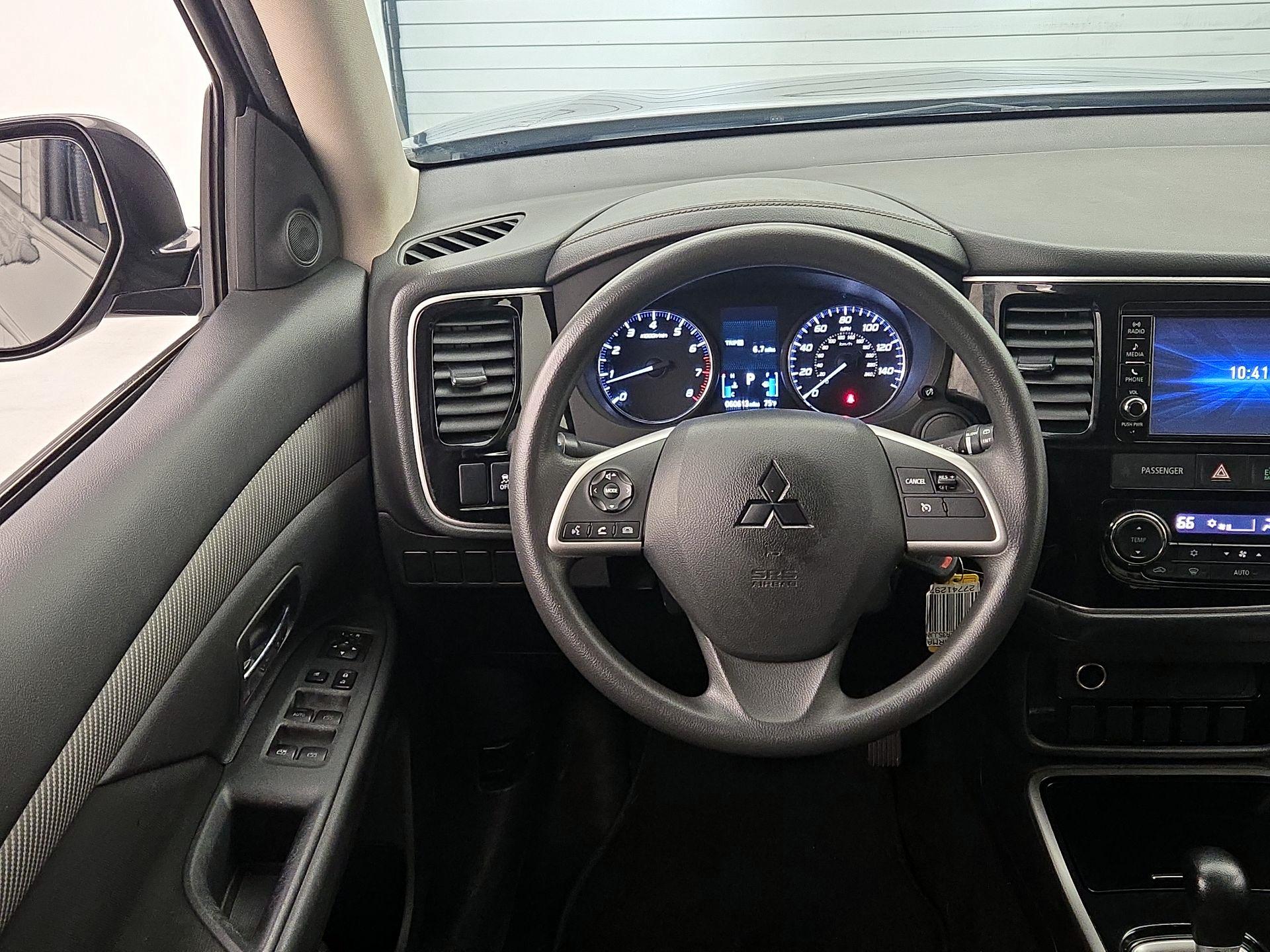 Thumbnail: 2018 Mitsubishi Outlander - 10