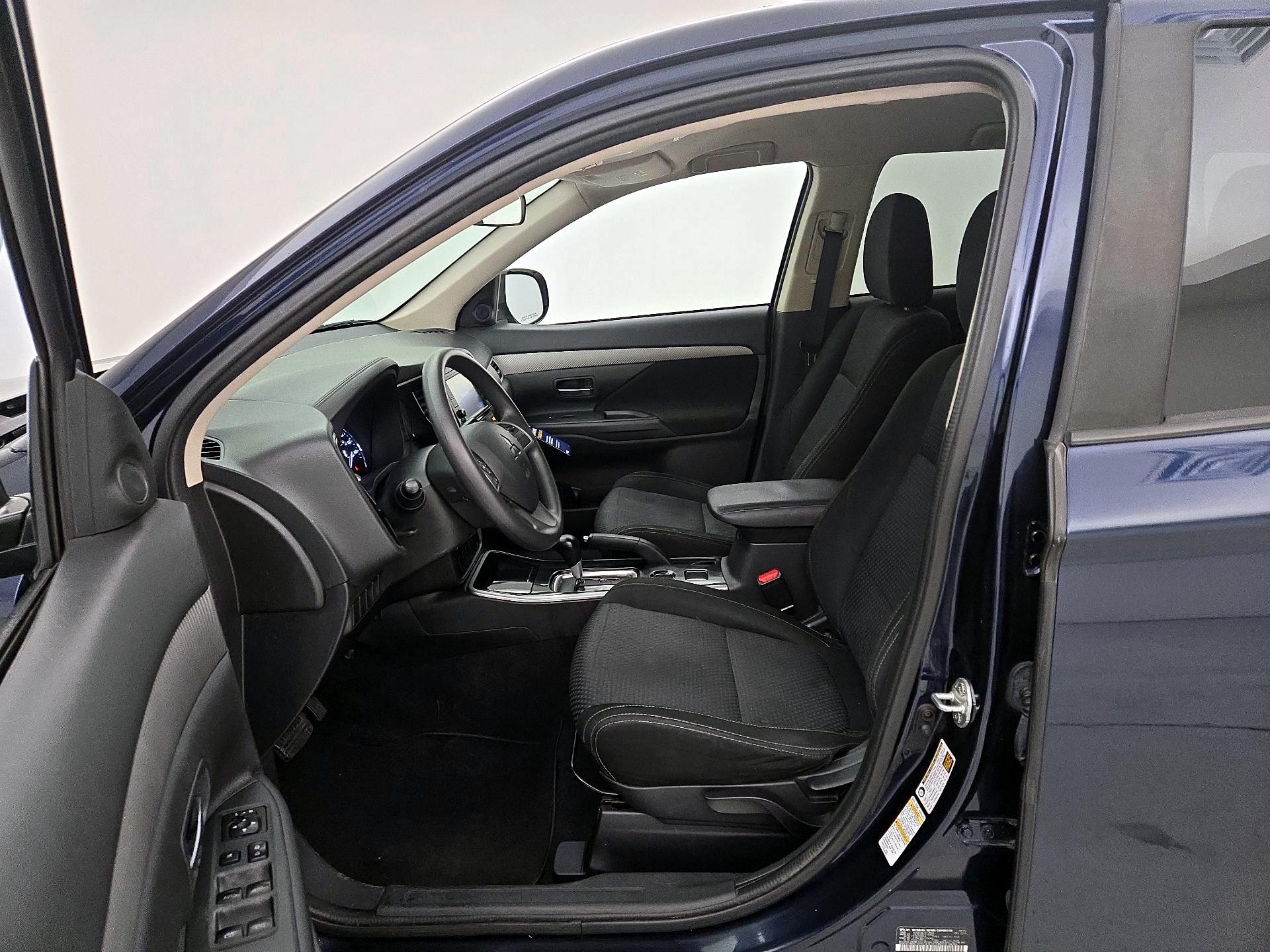 Thumbnail: 2018 Mitsubishi Outlander - 11