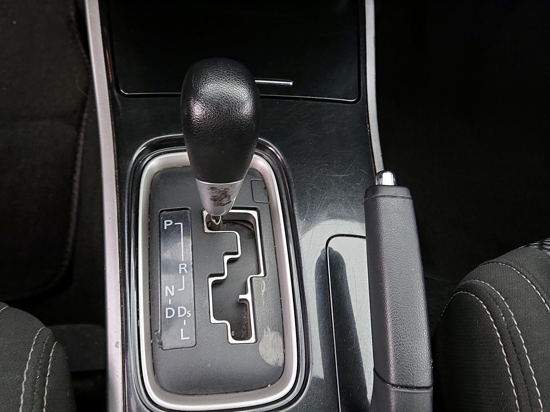 Thumbnail: 2018 Mitsubishi Outlander - 15