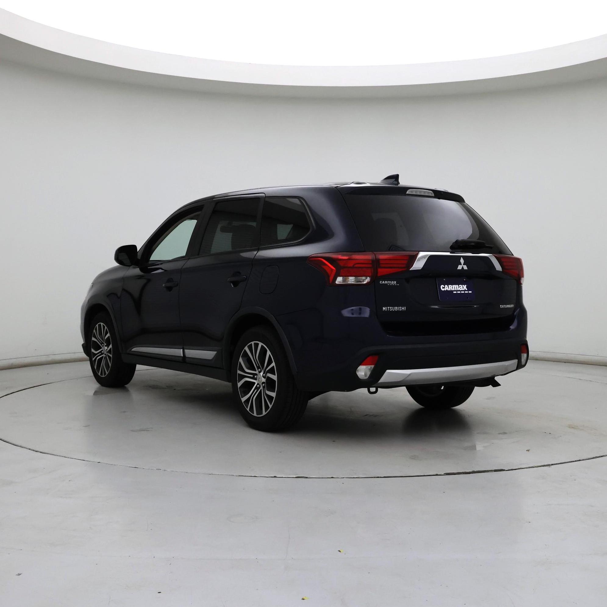 Thumbnail: 2018 Mitsubishi Outlander - 2
