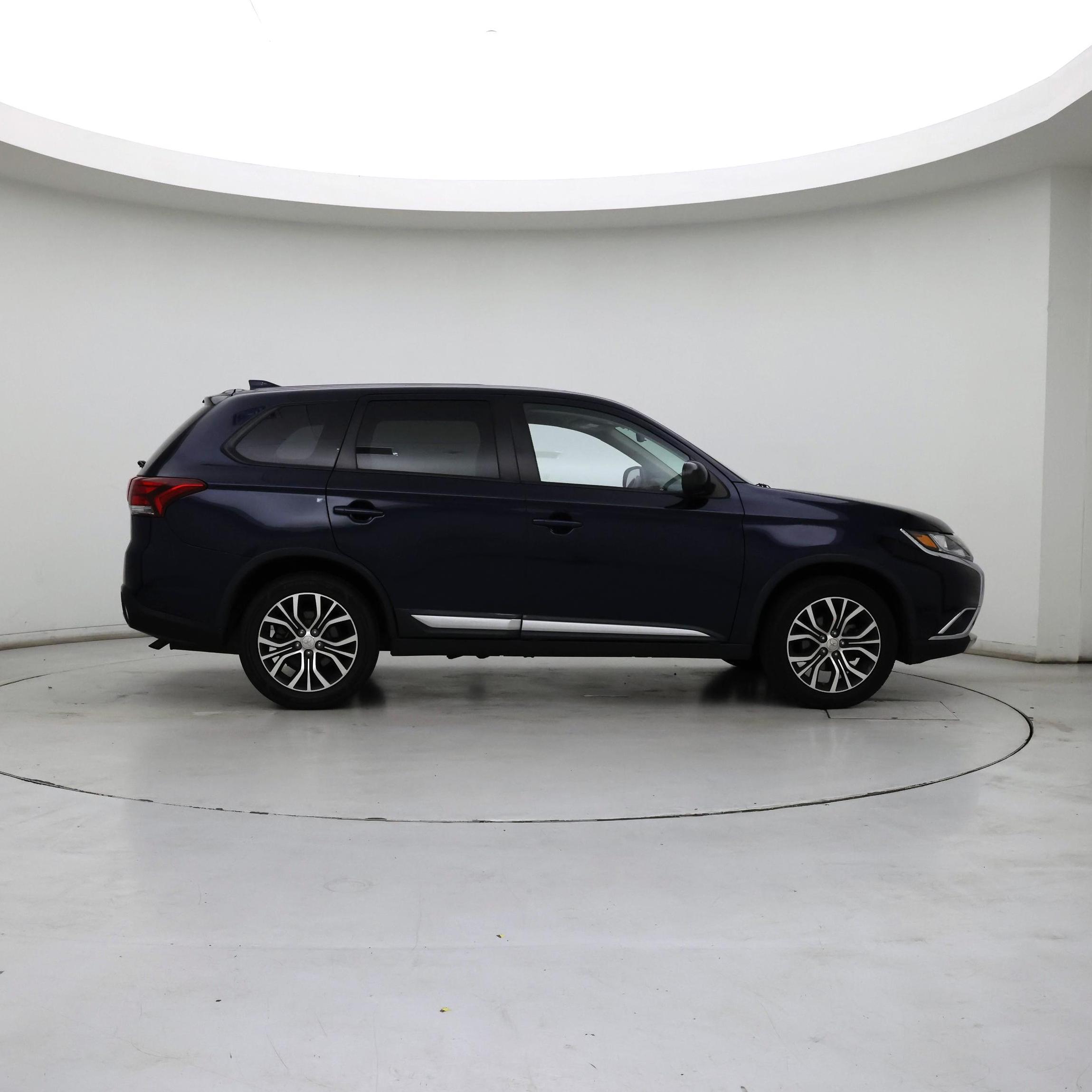 Thumbnail: 2018 Mitsubishi Outlander - 7