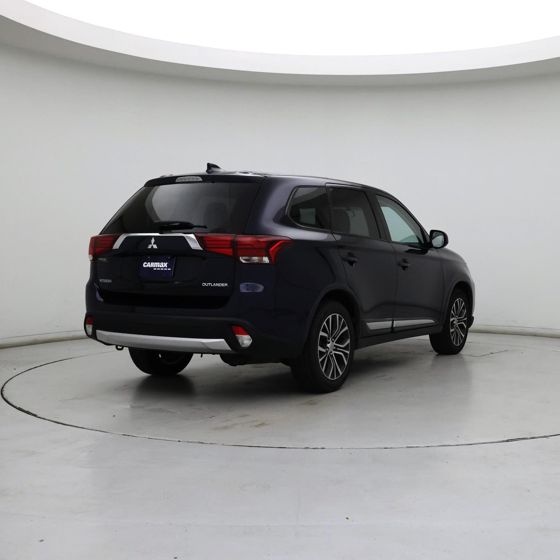 Thumbnail: 2018 Mitsubishi Outlander - 8