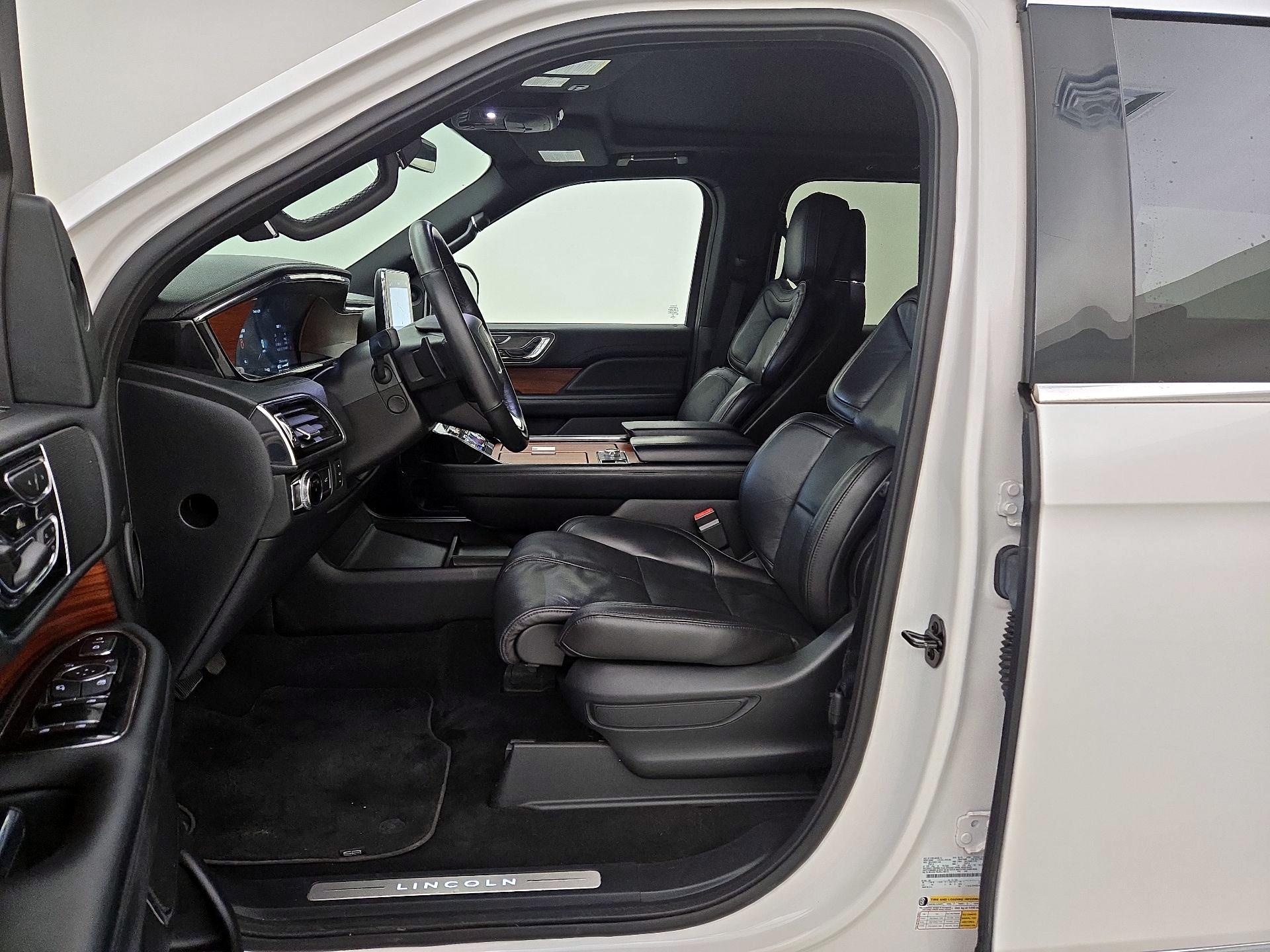 Thumbnail: 2018 Lincoln Navigator - 11