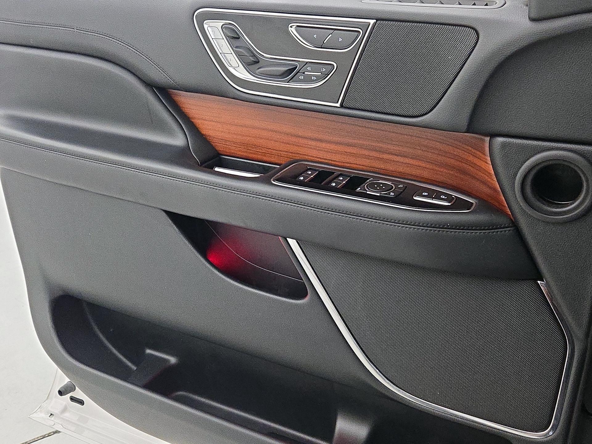 Thumbnail: 2018 Lincoln Navigator - 12