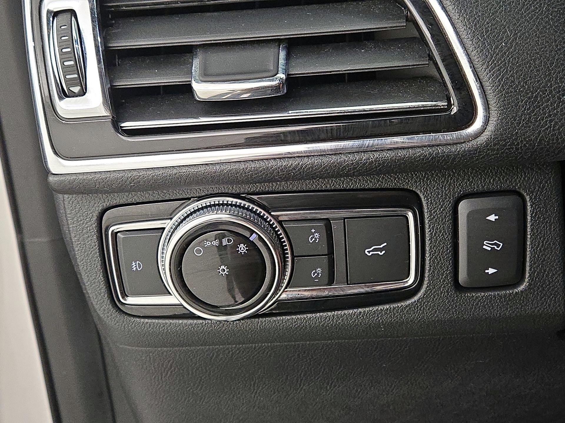 Thumbnail: 2018 Lincoln Navigator - 13