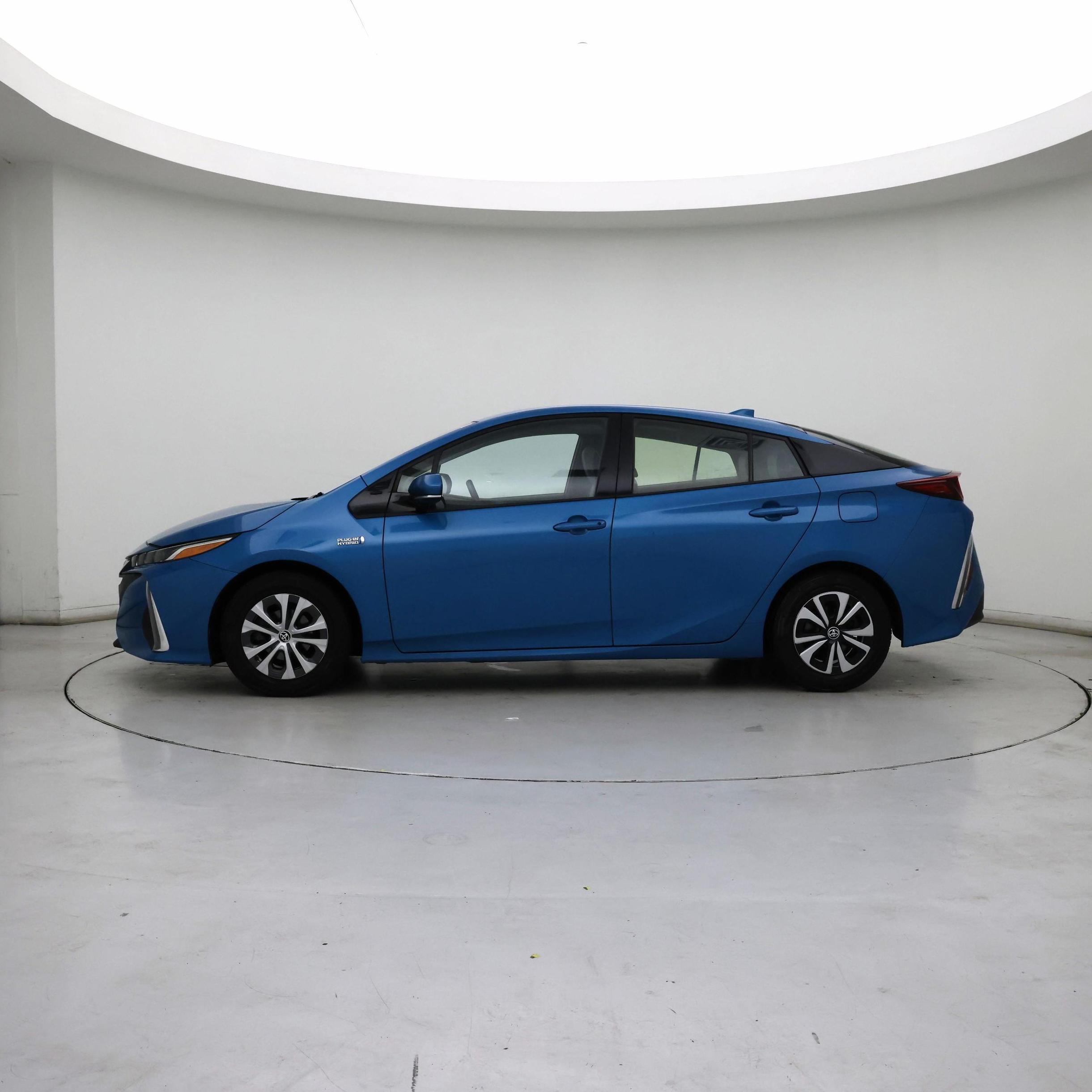 Thumbnail: 2017 Toyota Prius Prime - 3