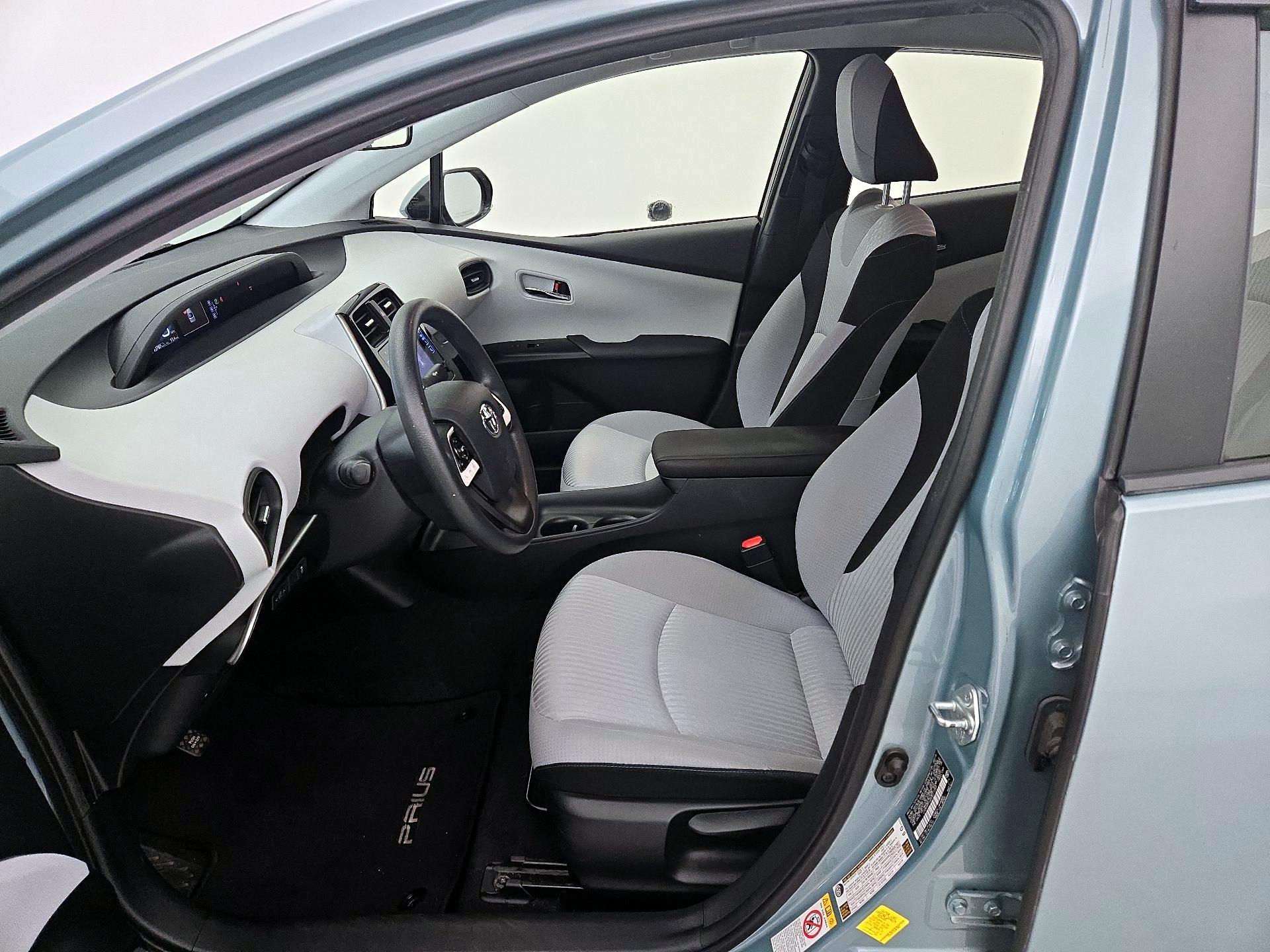 Thumbnail: 2016 Toyota Prius - 11