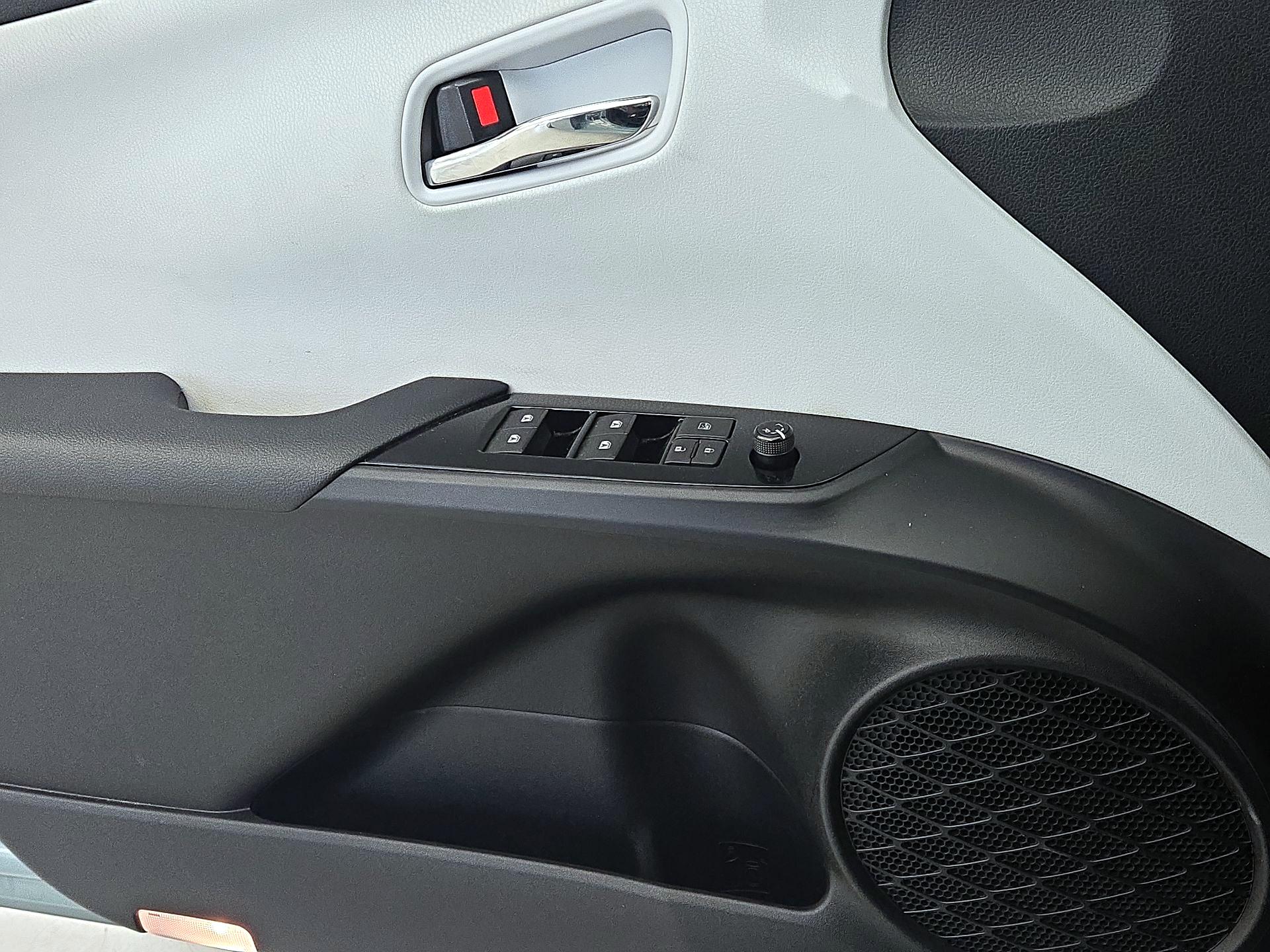 Thumbnail: 2016 Toyota Prius - 12
