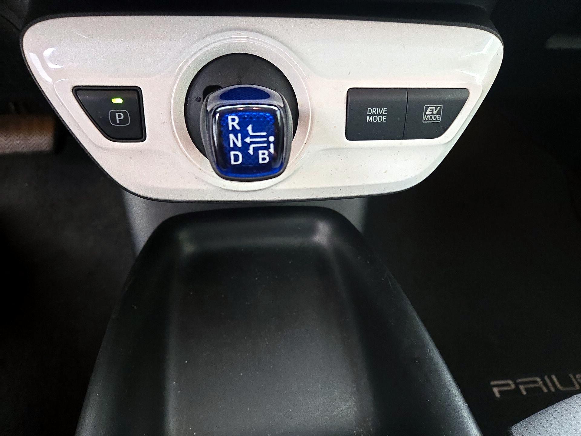 Thumbnail: 2016 Toyota Prius - 17