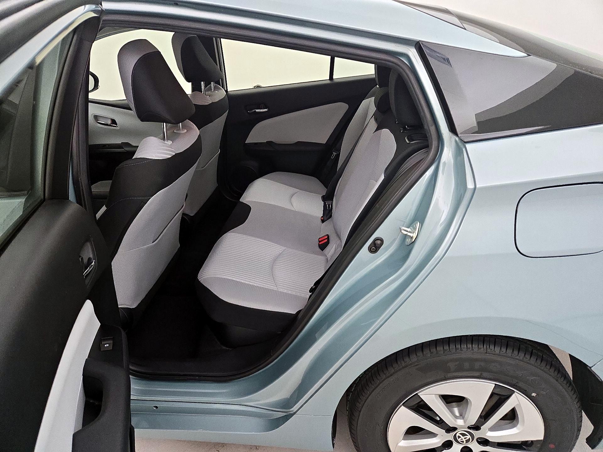 Thumbnail: 2016 Toyota Prius - 18