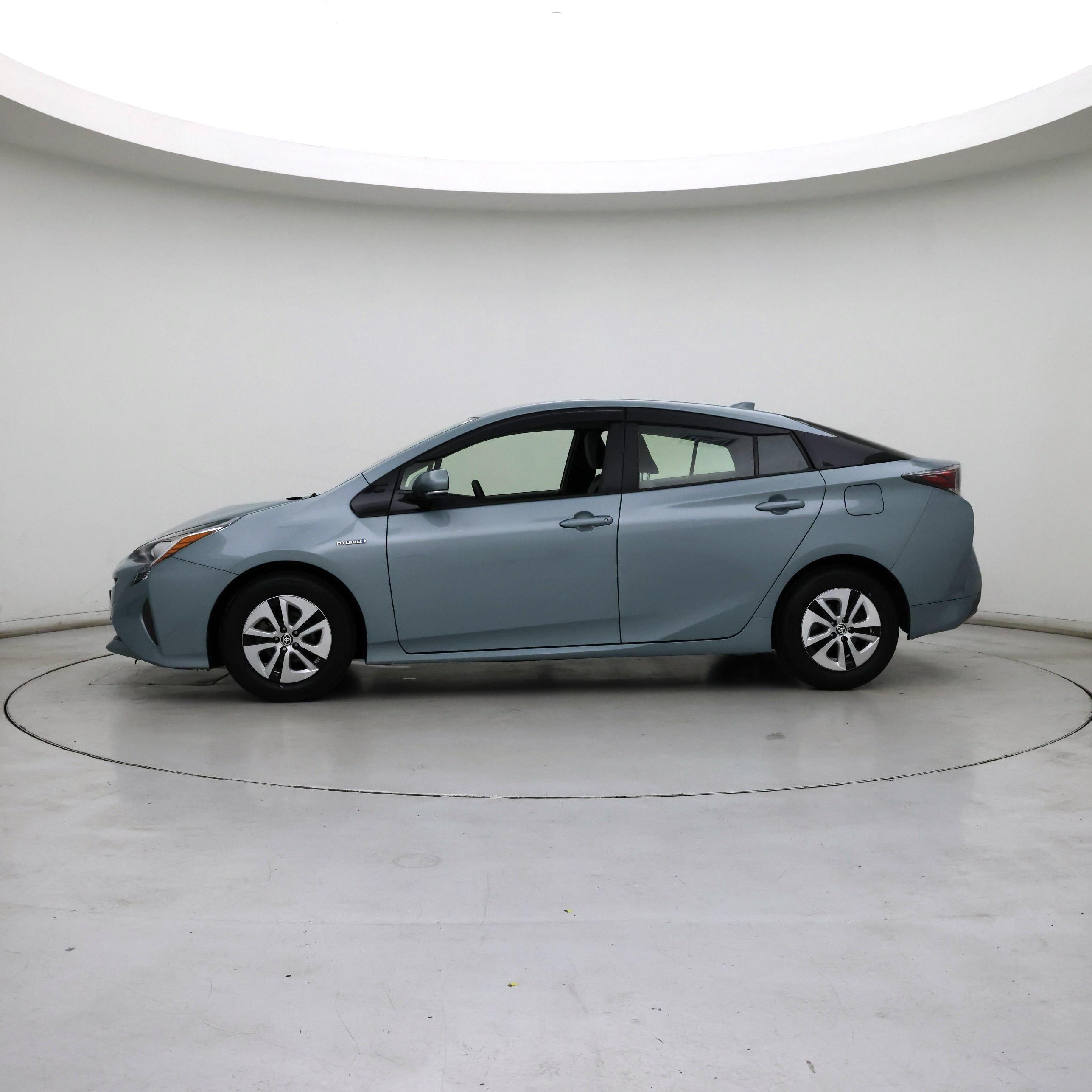 Thumbnail: 2016 Toyota Prius - 3
